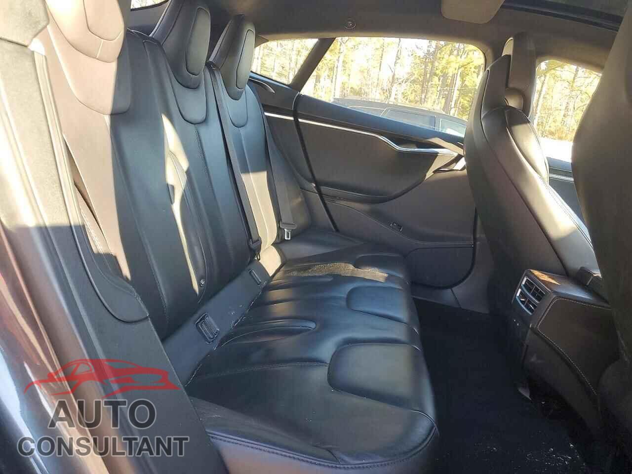 TESLA MODEL S 2017 - 5YJSA1E26HF199008