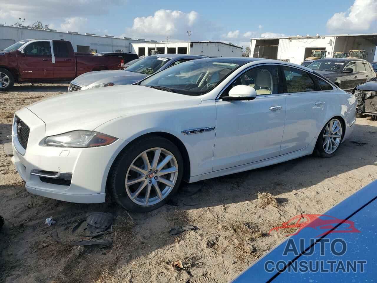 JAGUAR XJ 2016 - SAJWA1C77G8V92015