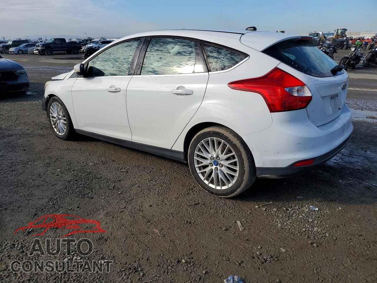 FORD FOCUS 2012 - 1FAHP3M25CL305000