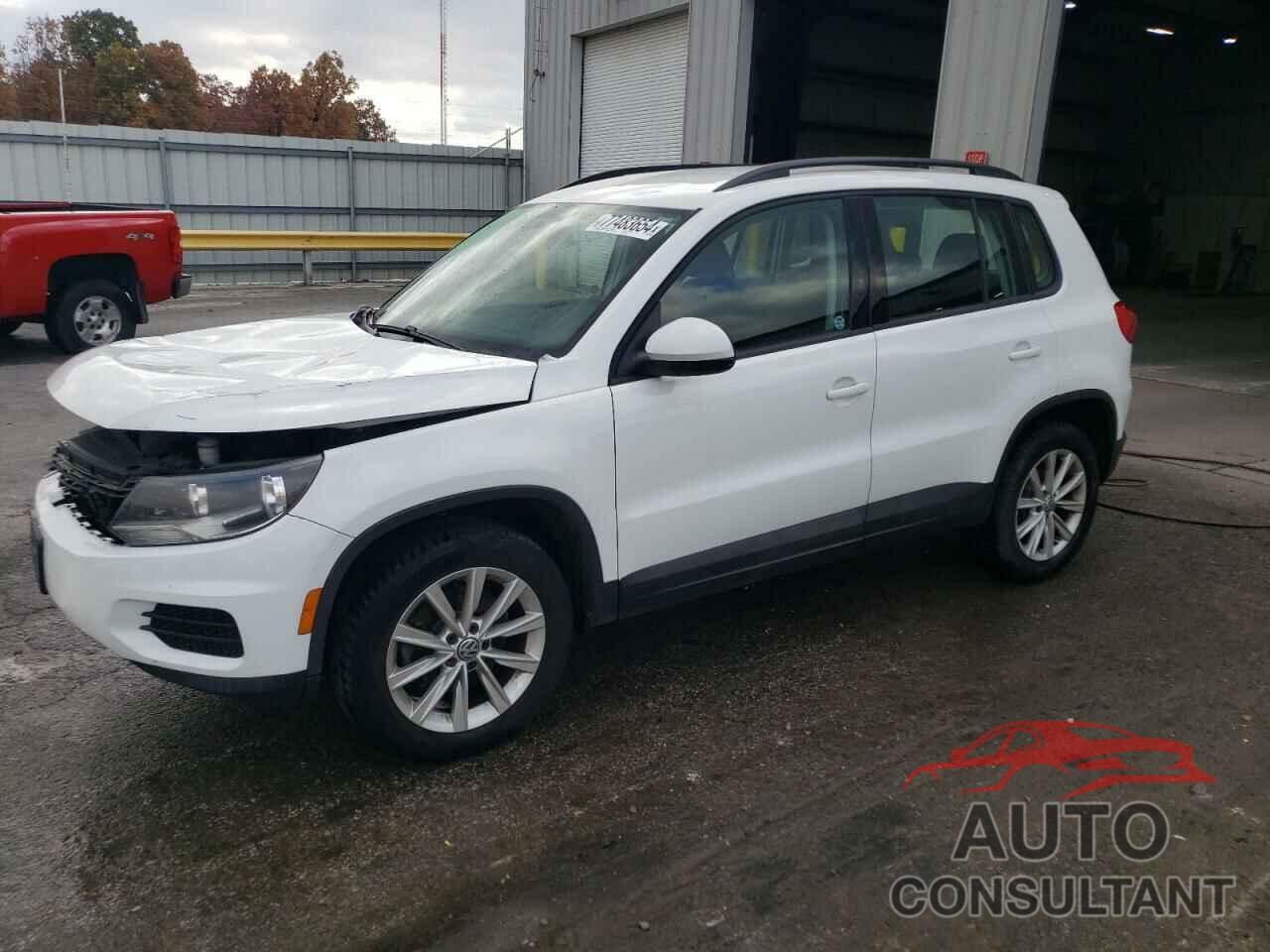 VOLKSWAGEN TIGUAN 2017 - WVGBV7AX4HK048451