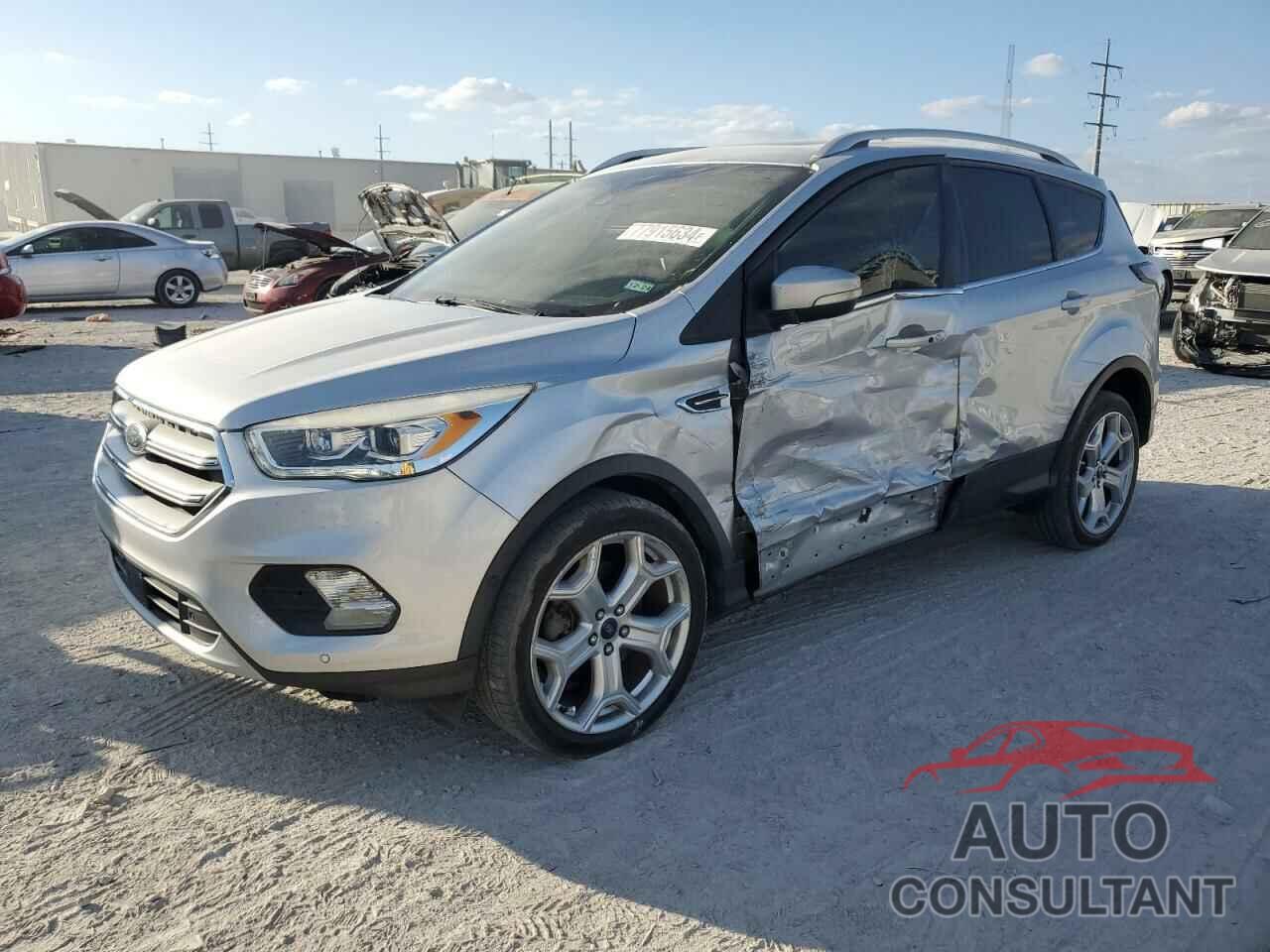 FORD ESCAPE 2017 - 1FMCU0J96HUF01568