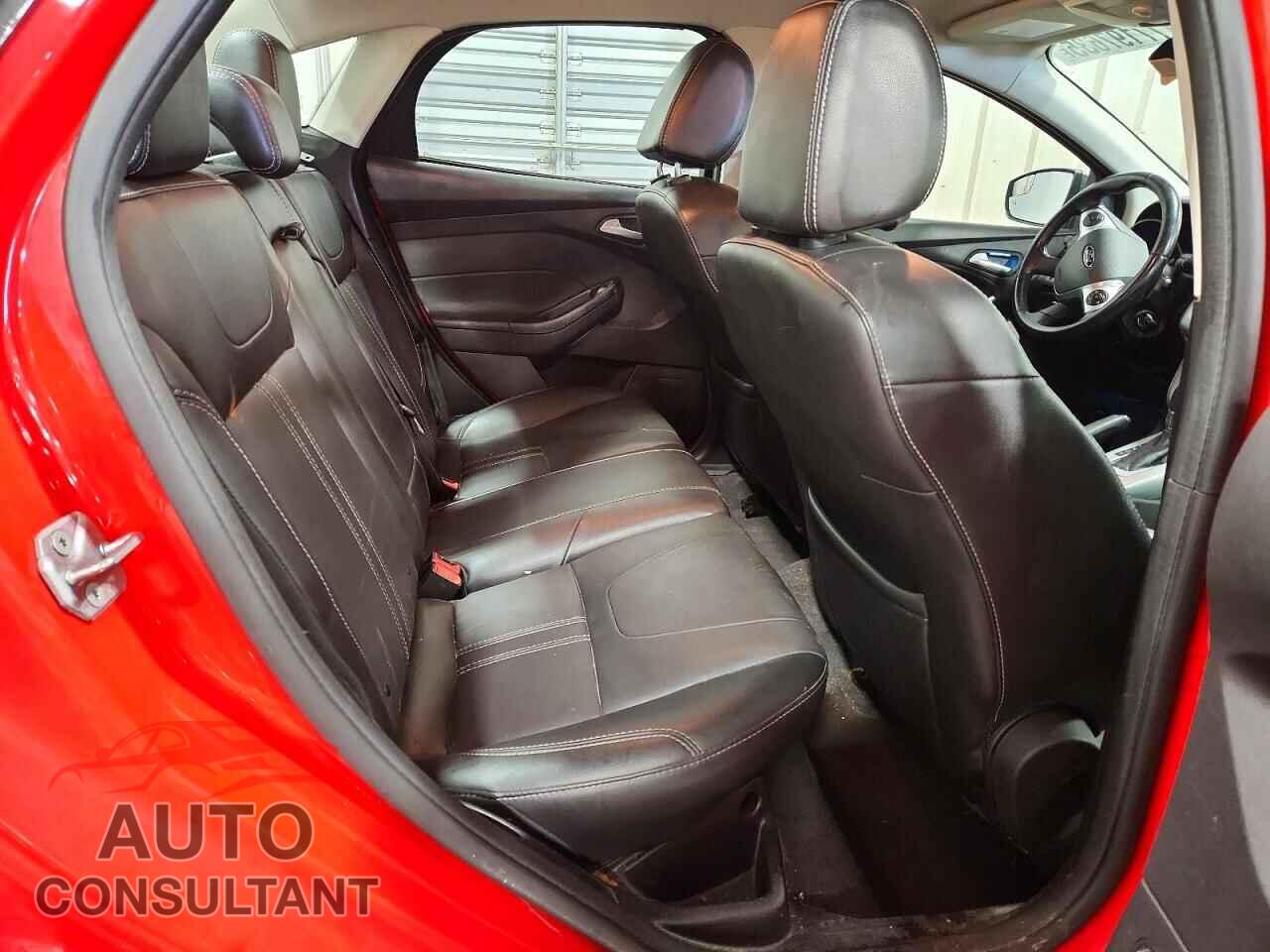 FORD FOCUS 2014 - 1FADP3F2XEL241471