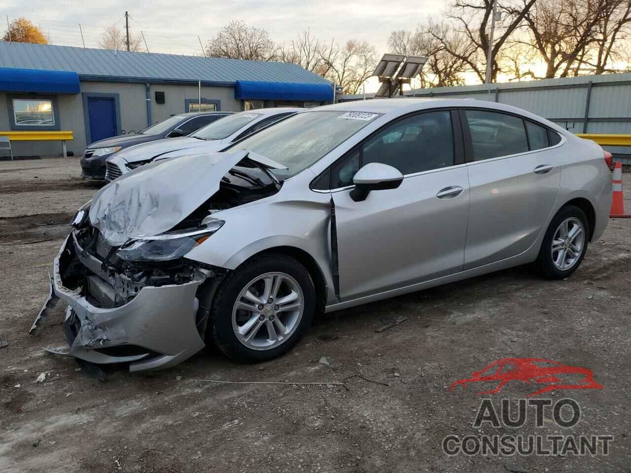 CHEVROLET CRUZE 2018 - 1G1BE5SM7J7233379