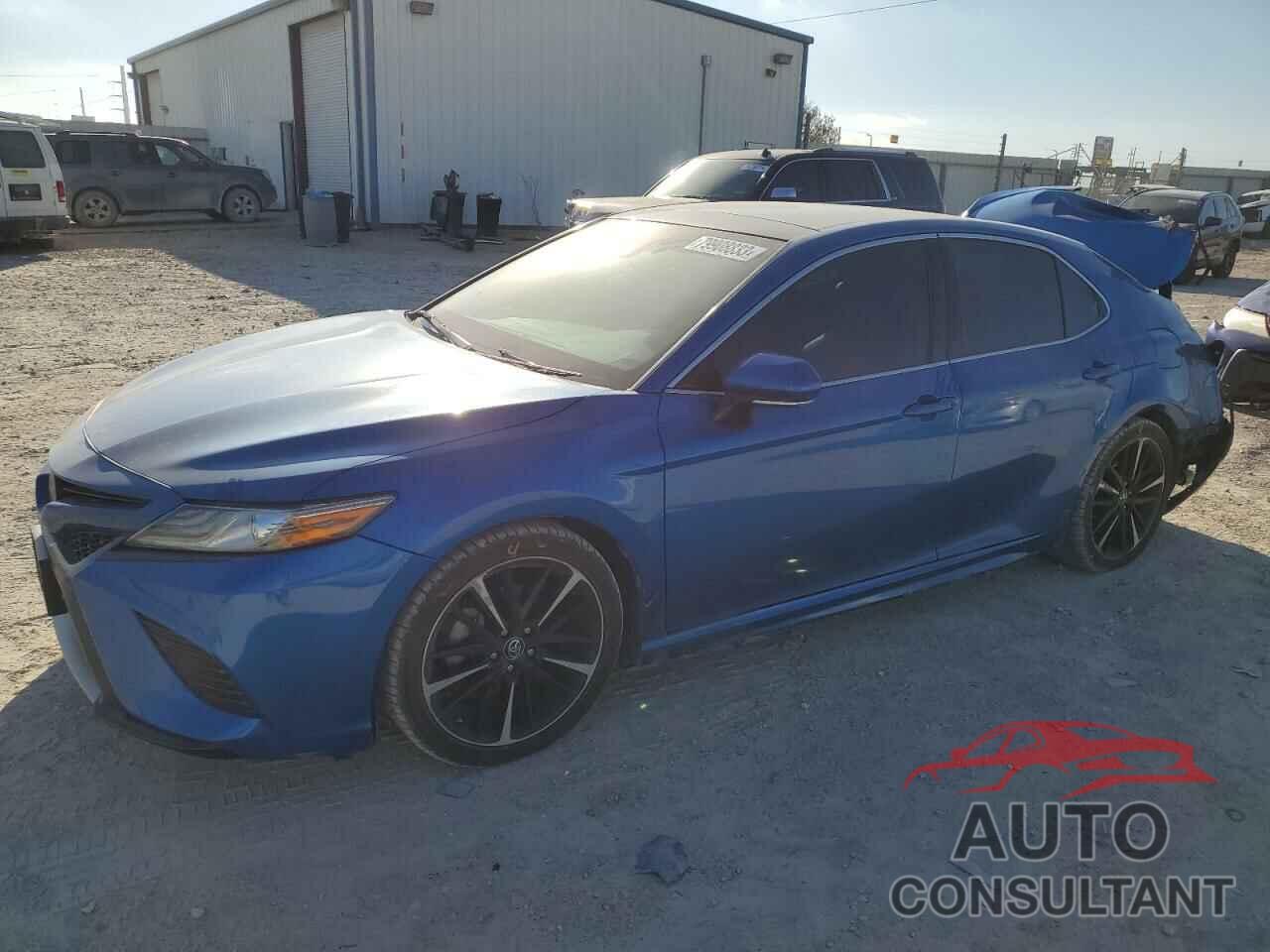 TOYOTA CAMRY 2018 - 4T1B61HK2JU093466