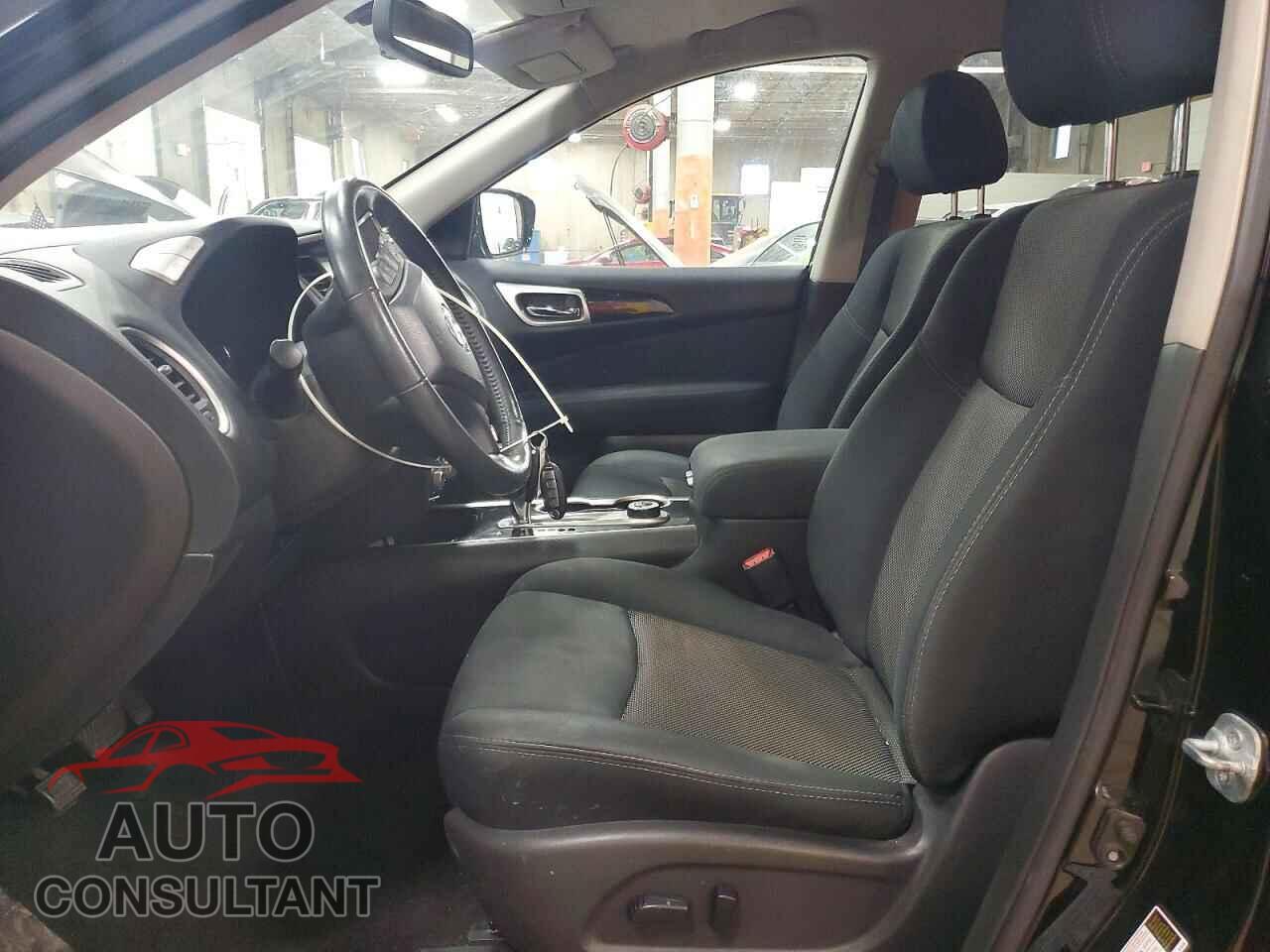 NISSAN PATHFINDER 2017 - 5N1DR2MM1HC628834