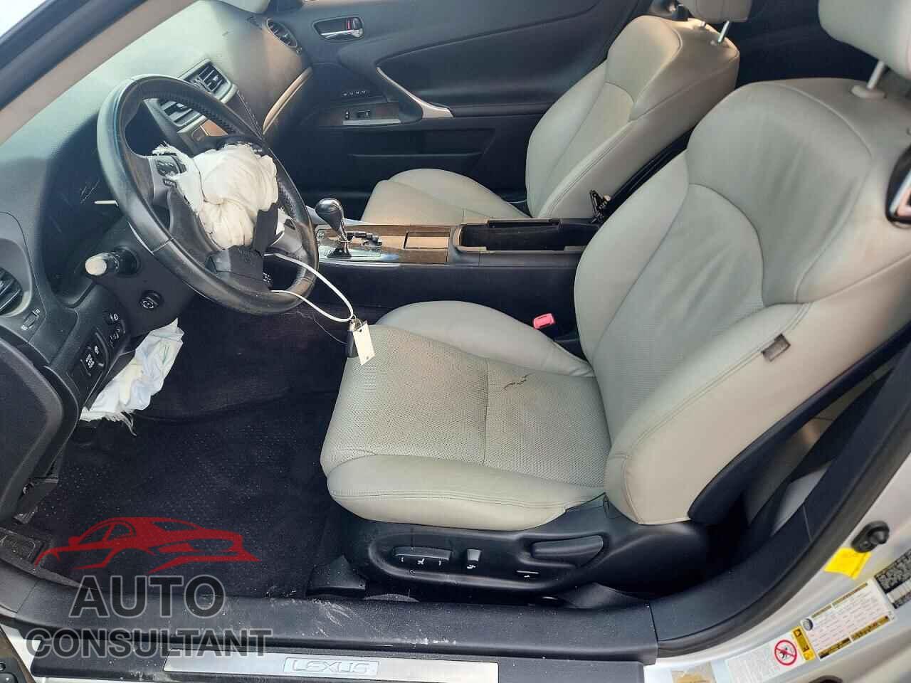 LEXUS IS 2014 - JTHFF2C2XE2531105