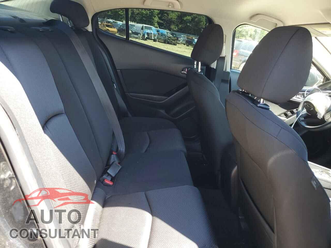 MAZDA 3 2018 - 3MZBN1U77JM229889