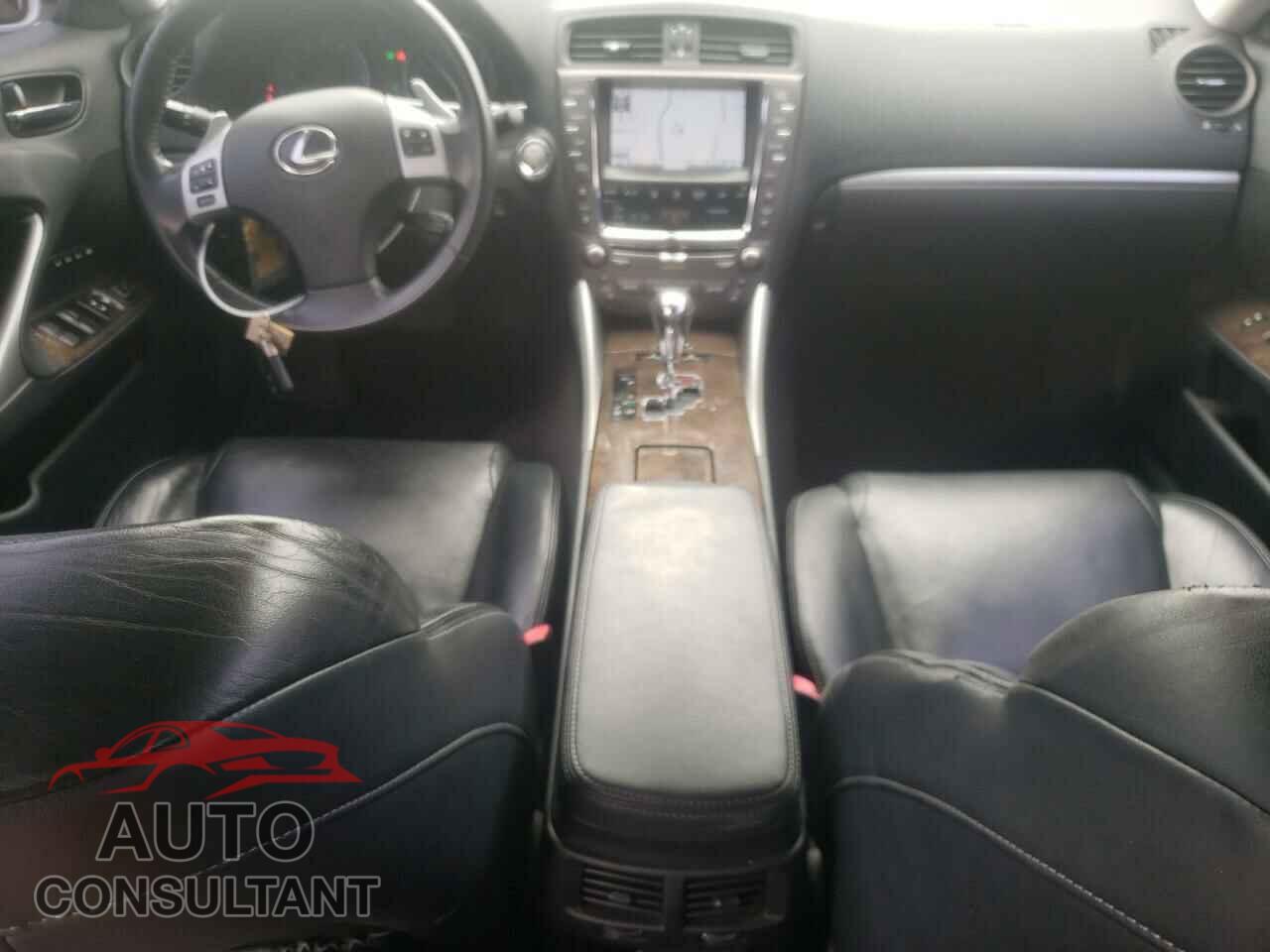 LEXUS IS 2011 - JTHCF5C27B5049304