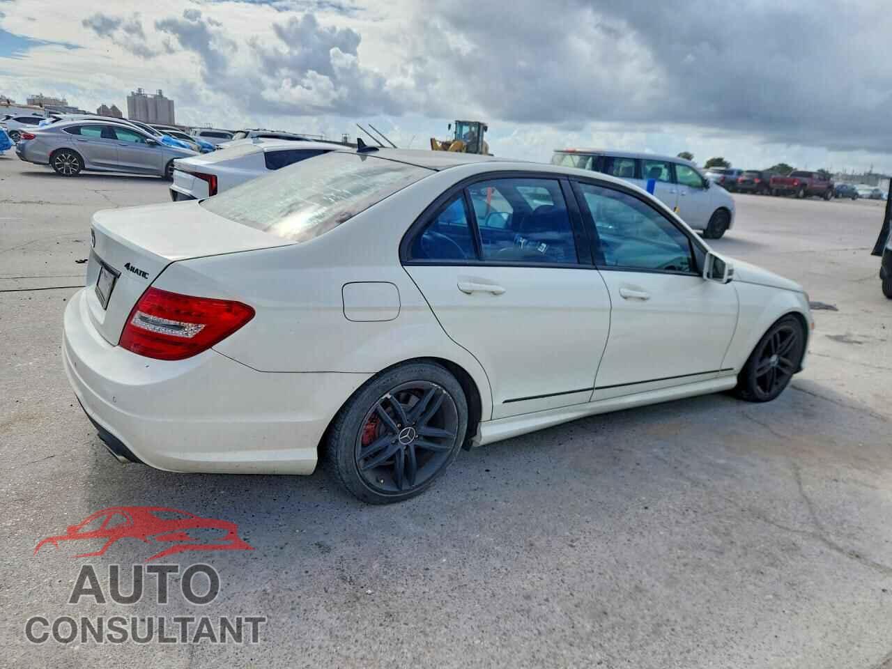 MERCEDES-BENZ C-CLASS 2012 - WDDGF8BB9CA724977