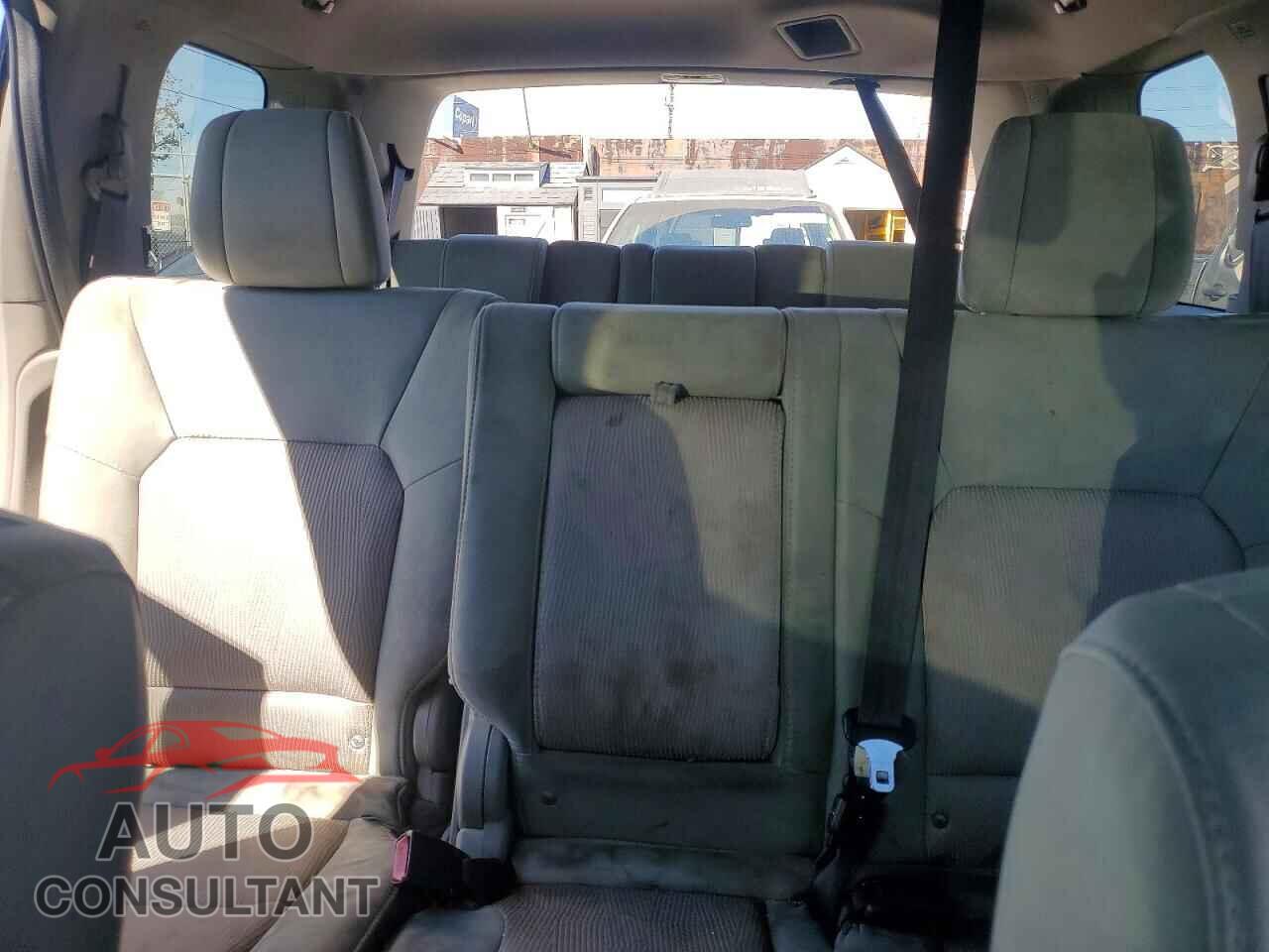 HONDA PILOT 2015 - 5FNYF3H32FB005292