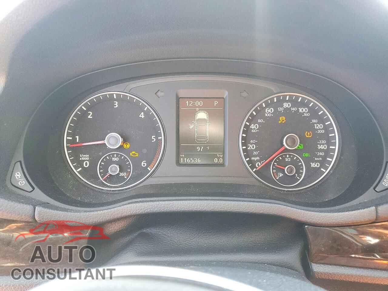 VOLKSWAGEN PASSAT 2015 - 1VWCV7A30FC010077