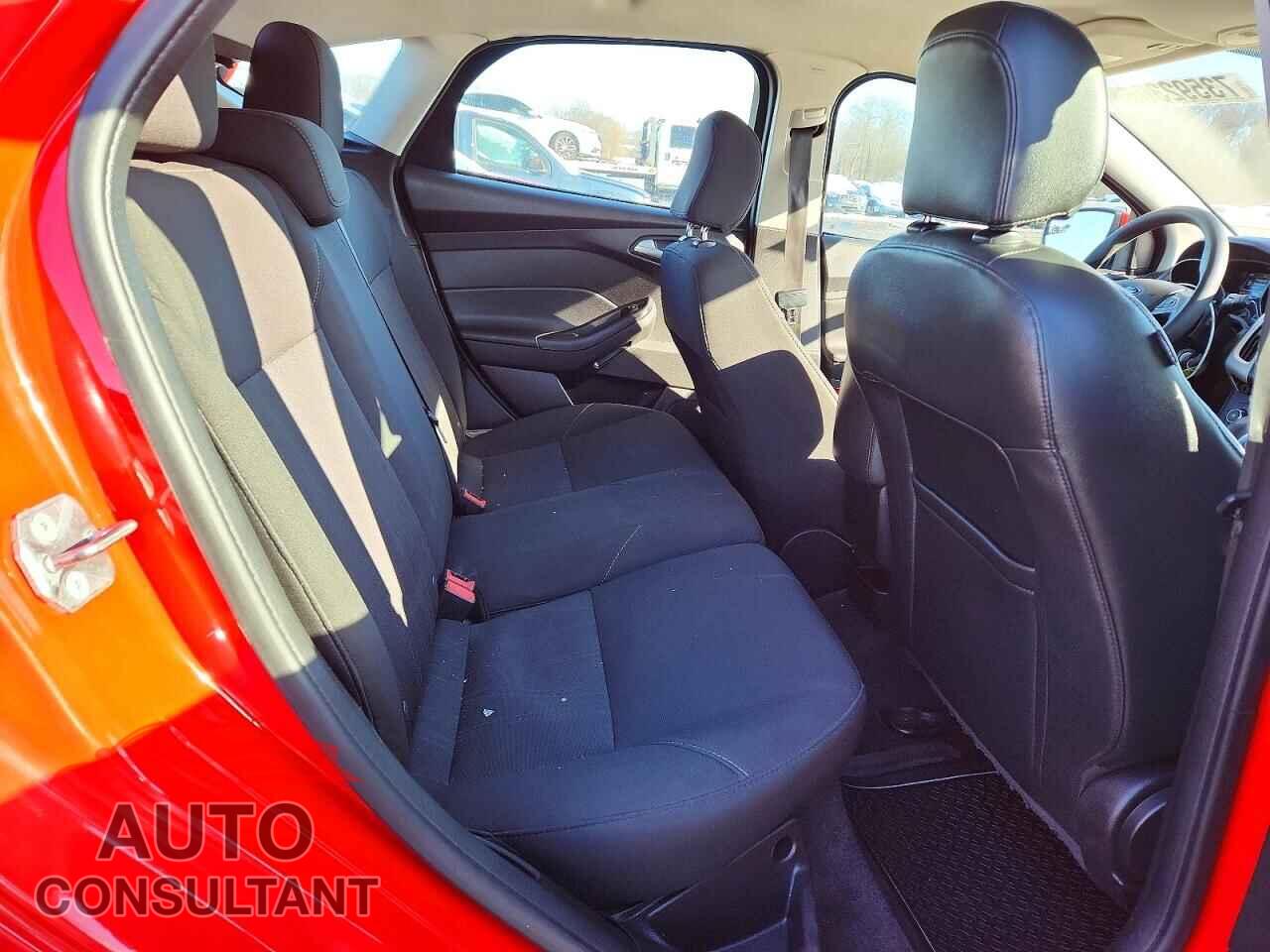 FORD FOCUS 2017 - 1FADP3K29HL281079