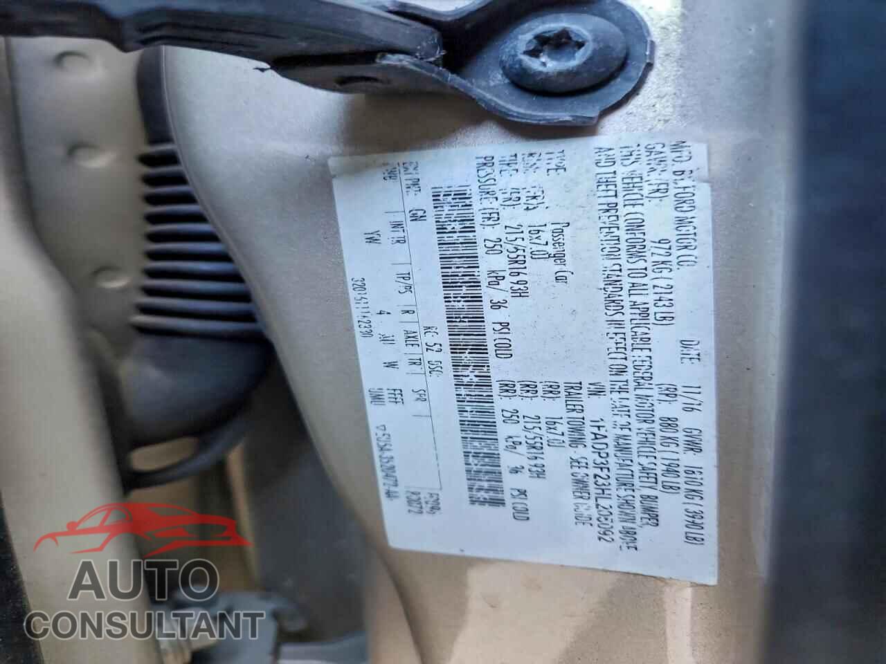 FORD FOCUS 2017 - 1FADP3F23HL205092