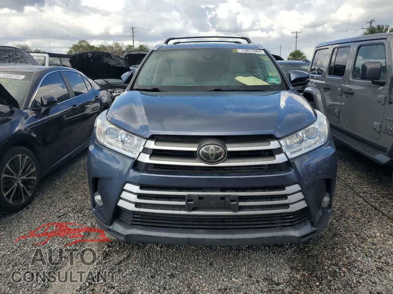 TOYOTA HIGHLANDER 2018 - 5TDJZRFH4JS812475