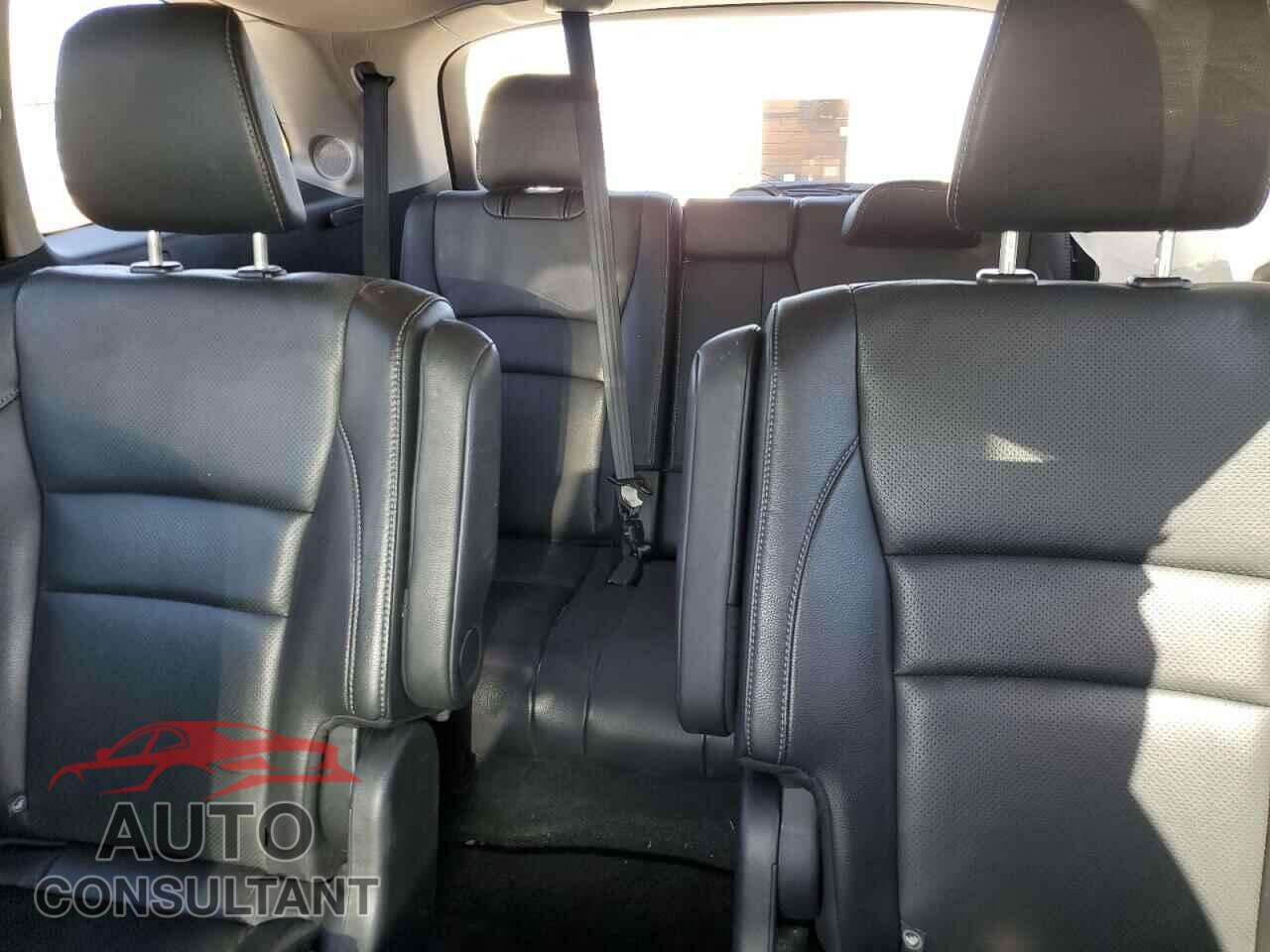 HONDA PILOT 2018 - 5FNYF6H00JB032037
