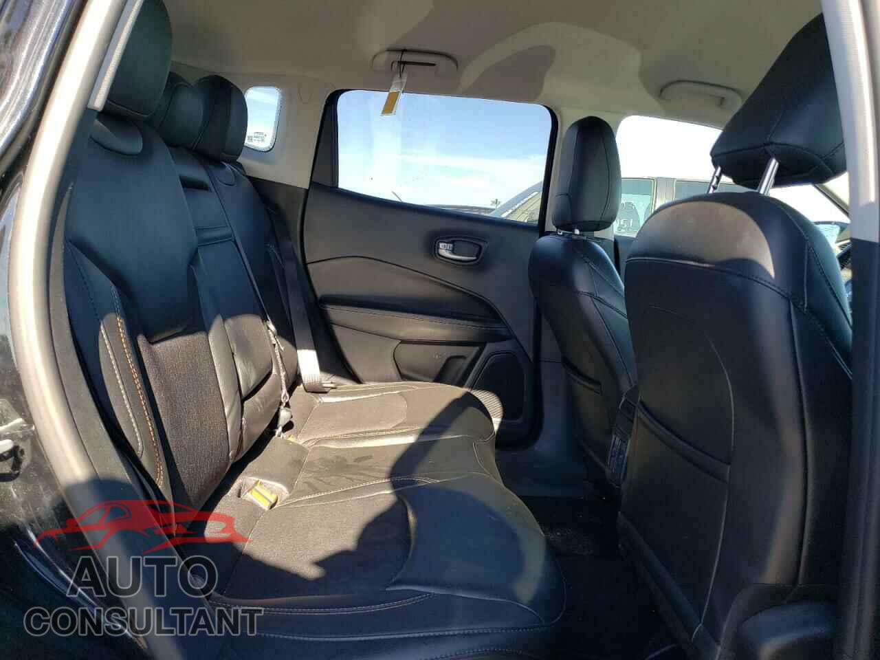JEEP COMPASS 2018 - 3C4NJCBB5JT501845