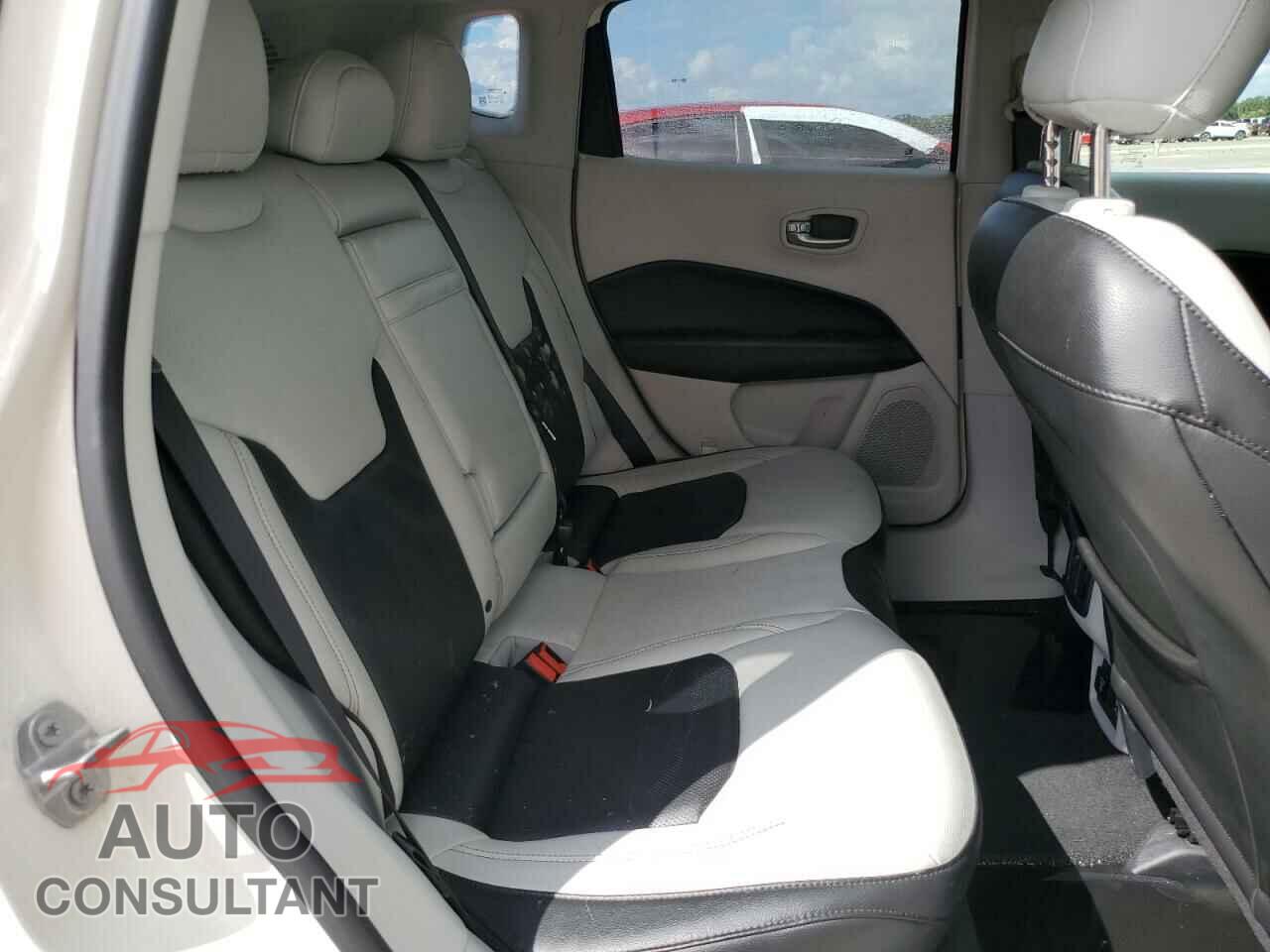 JEEP COMPASS 2018 - 3C4NJCCB1JT358181