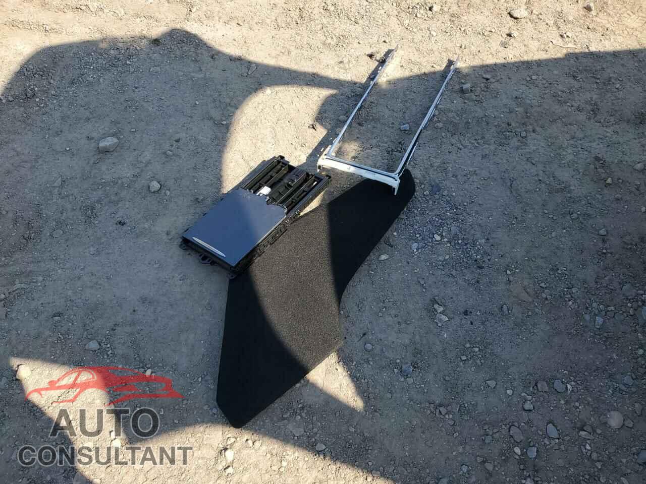 TESLA MODEL 3 2023 - 5YJ3E1EA0PF589570