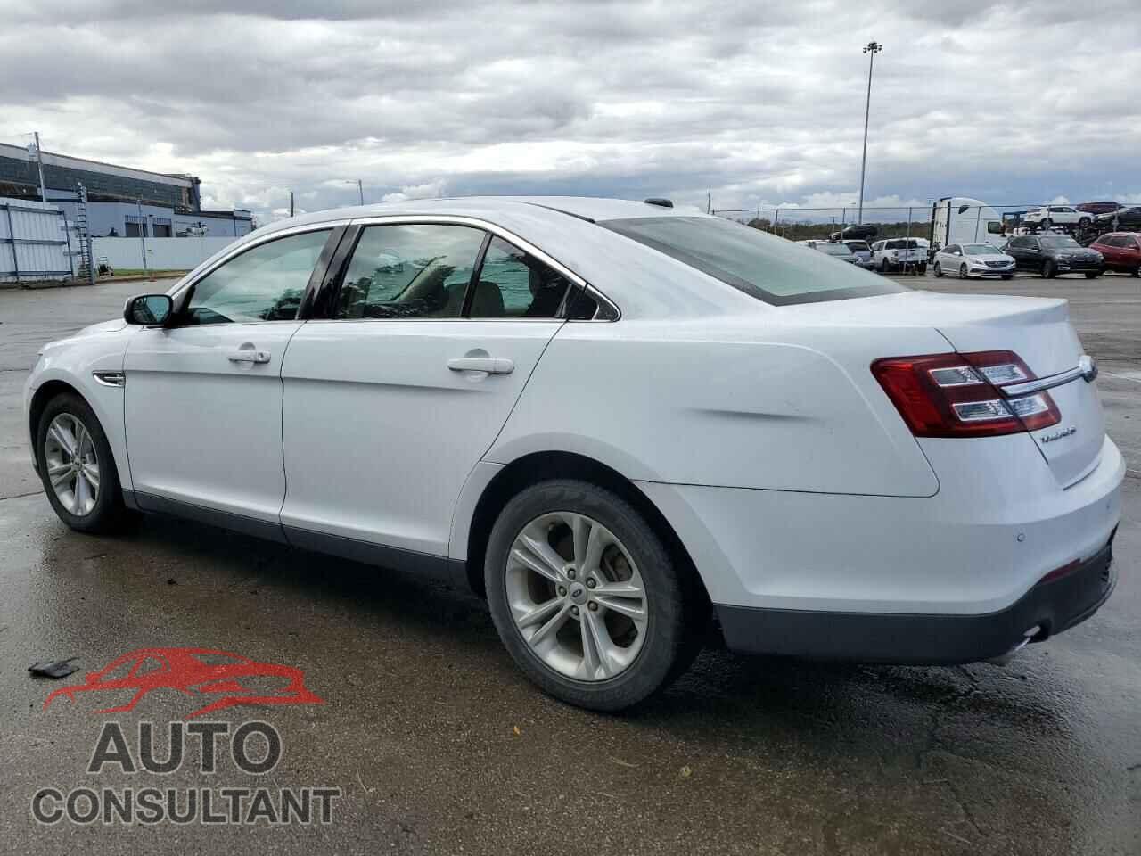 FORD TAURUS 2018 - 1FAHP2E80JG134997