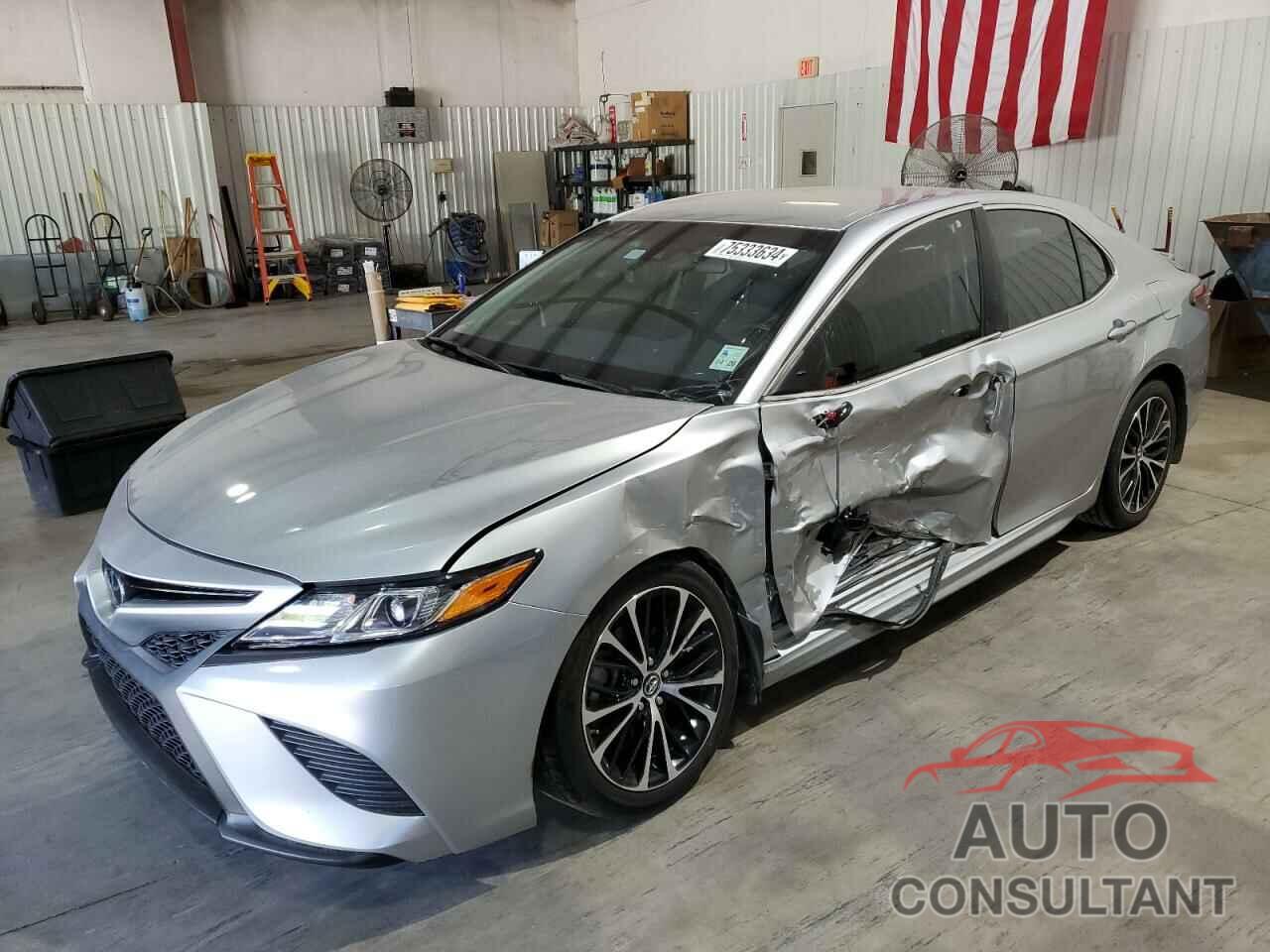 TOYOTA CAMRY 2018 - 4T1B11HK2JU524600