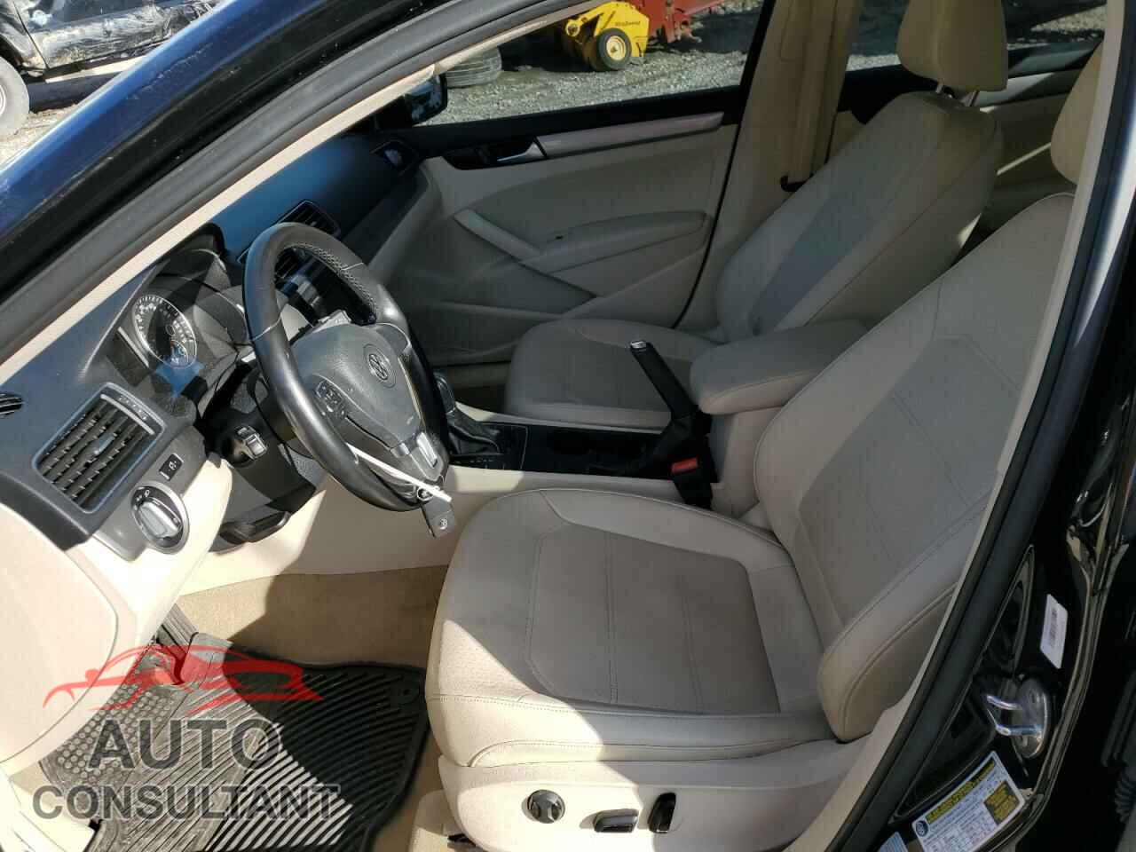 VOLKSWAGEN PASSAT 2015 - 1VWAT7A38FC117391