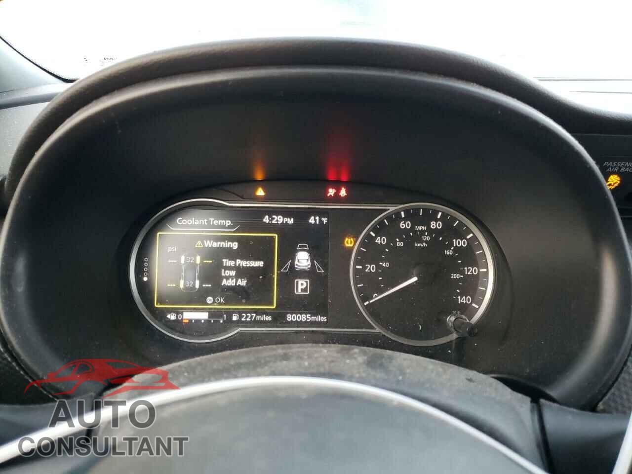 NISSAN KICKS 2018 - 3N1CP5CU1JL537357
