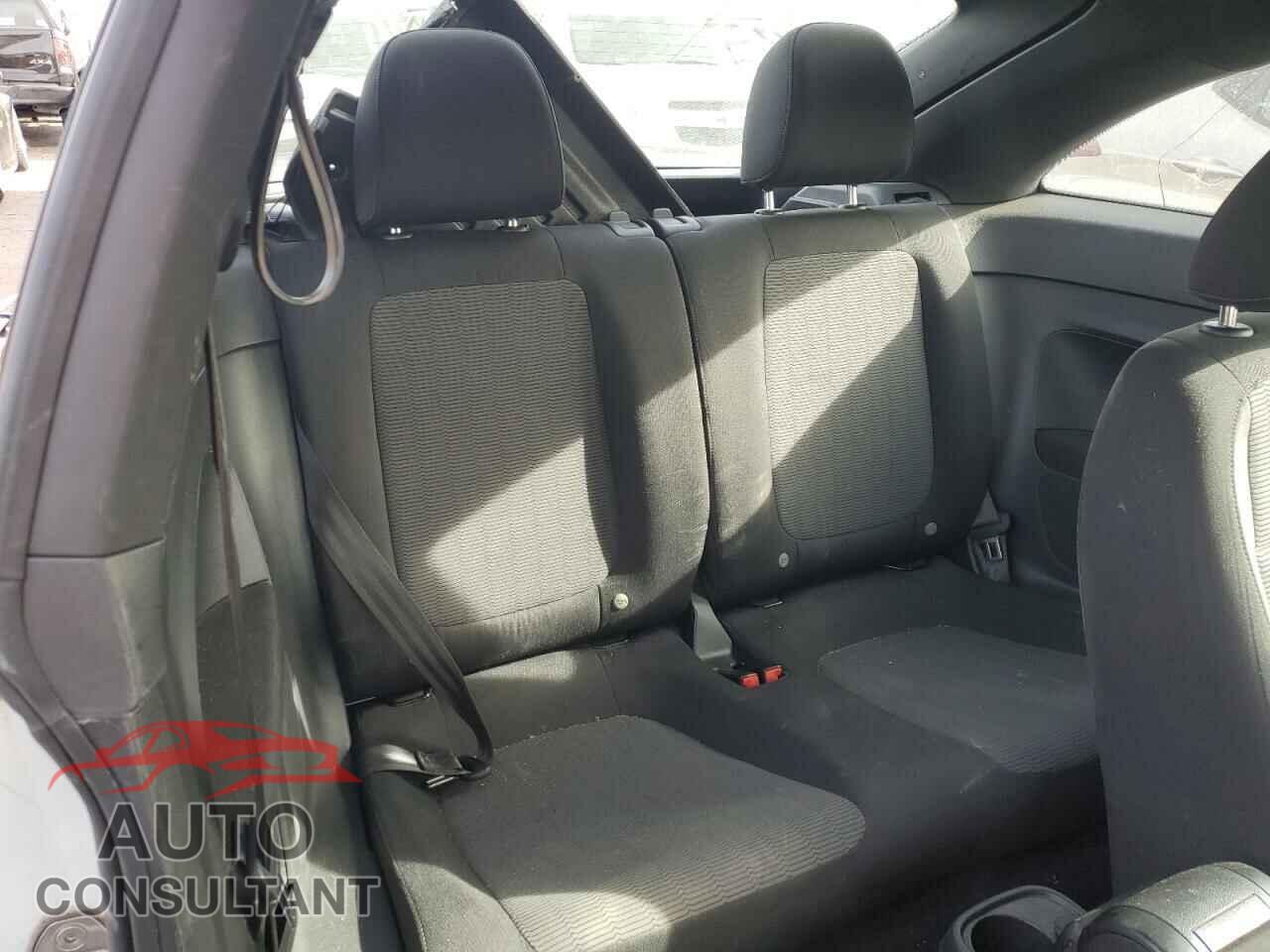 VOLKSWAGEN BEETLE 2016 - 3VWF17AT6GM617402