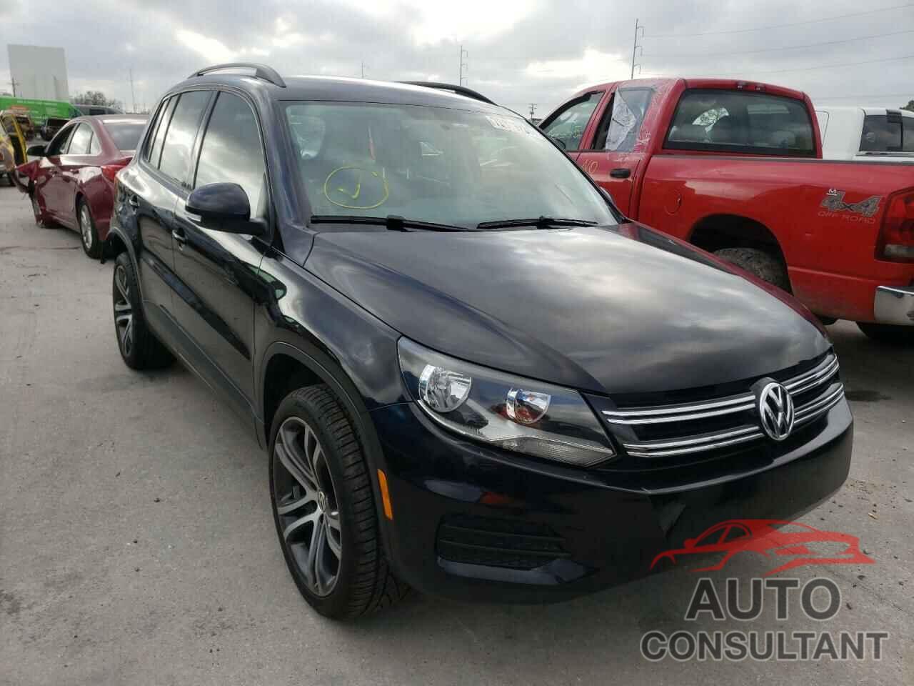 VOLKSWAGEN TIGUAN 2017 - WVGAV7AX8HK050134