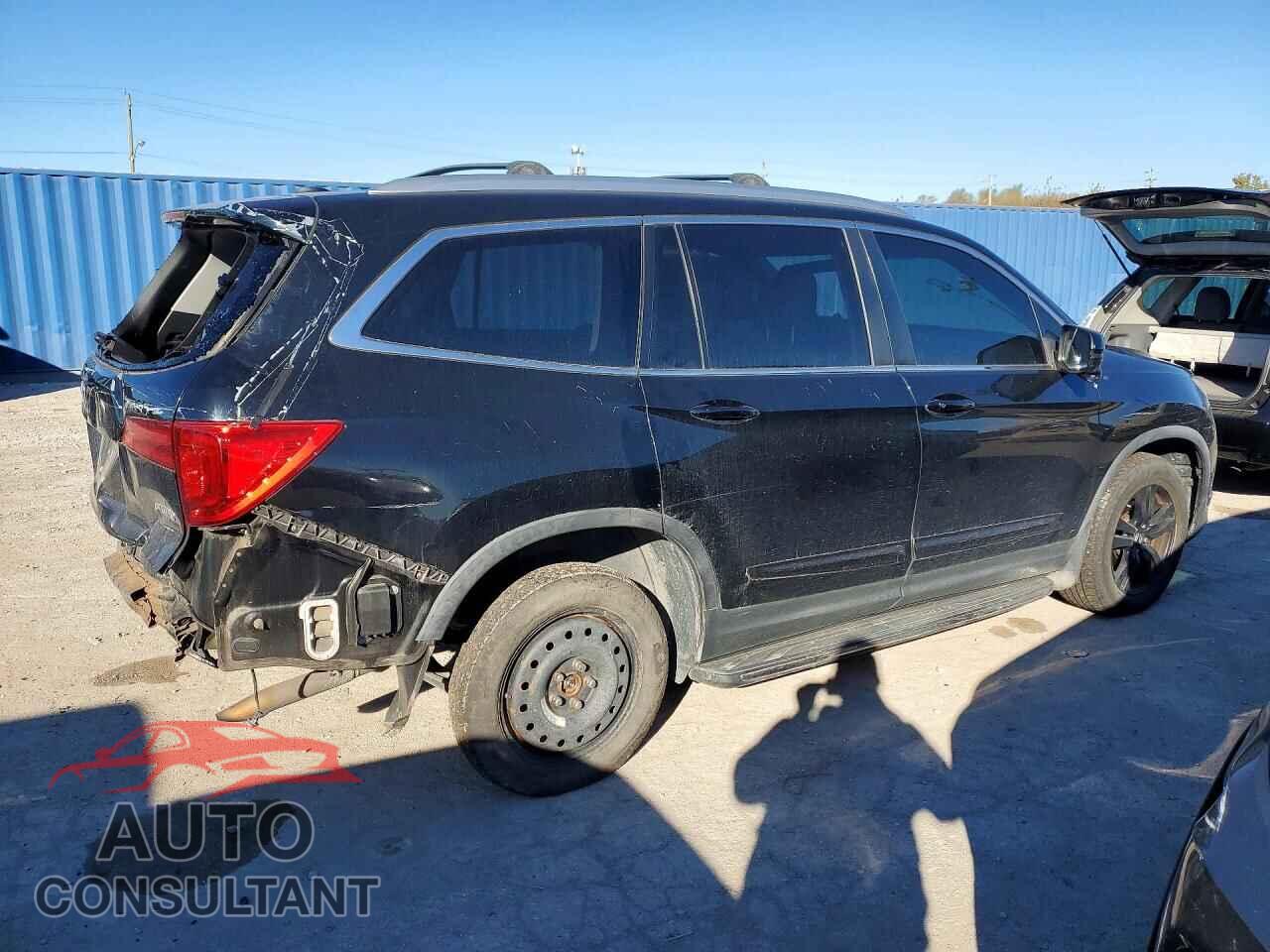 HONDA PILOT 2017 - 5FNYF6H71HB048481