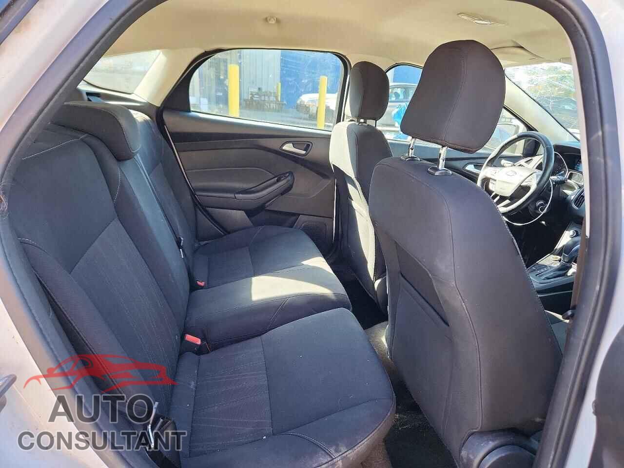 FORD FOCUS 2017 - 1FADP3K26HL323983