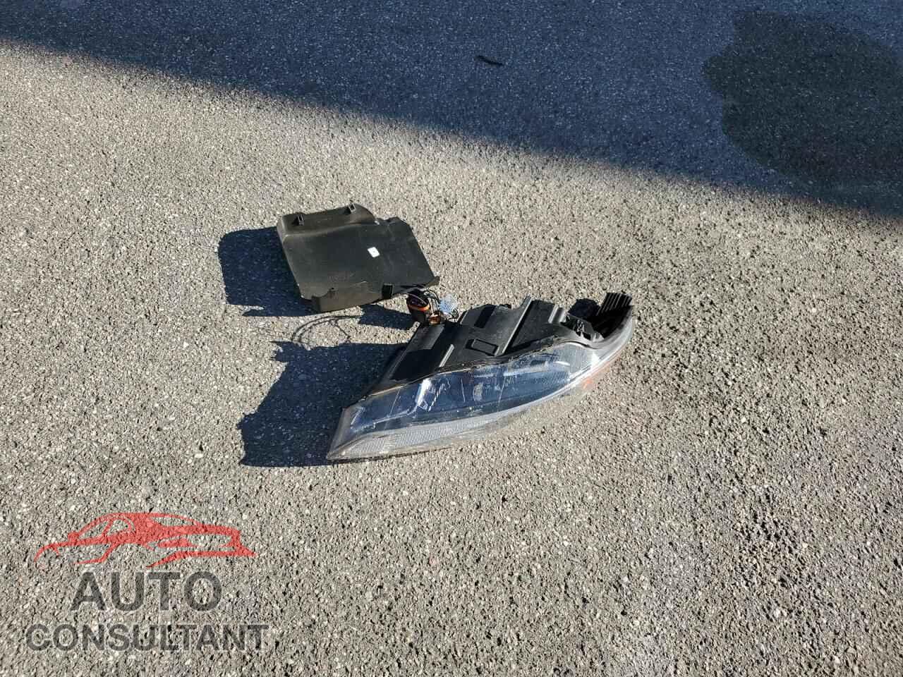 FORD FOCUS 2018 - 1FADP3FE1JL299988