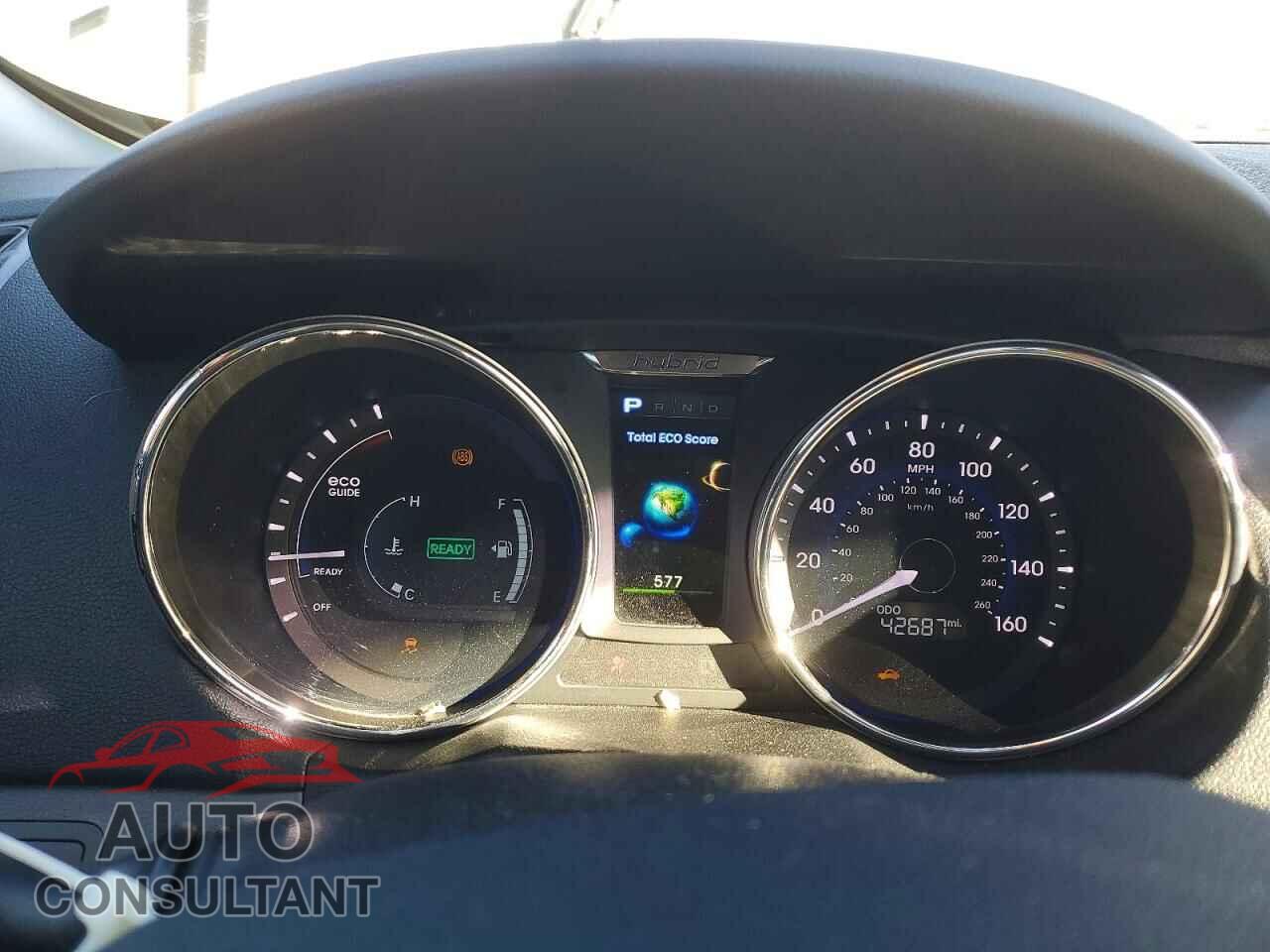 HYUNDAI SONATA 2015 - KMHEC4A42FA132987
