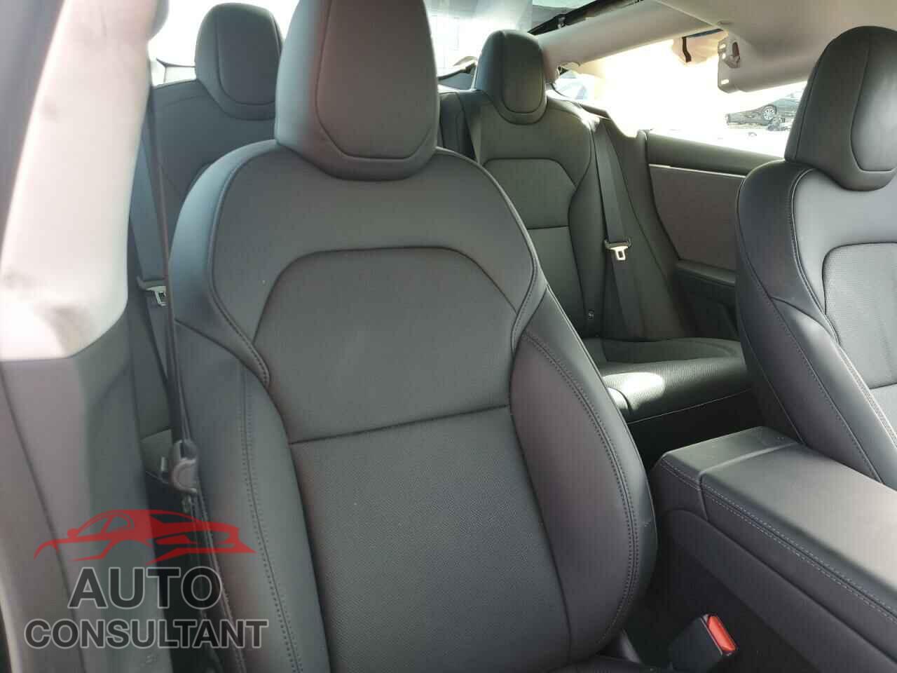 TESLA MODEL 3 2024 - 5YJ3E1EA3RF734877