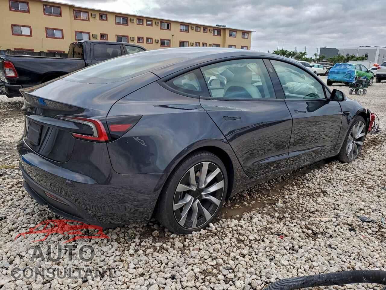 TESLA MODEL 3 2024 - 5YJ3E1EA9RF859558