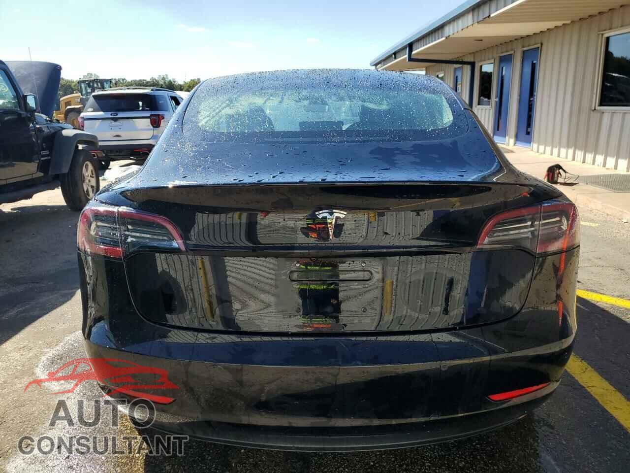 TESLA MODEL 3 2018 - 5YJ3E1EA0JF052155
