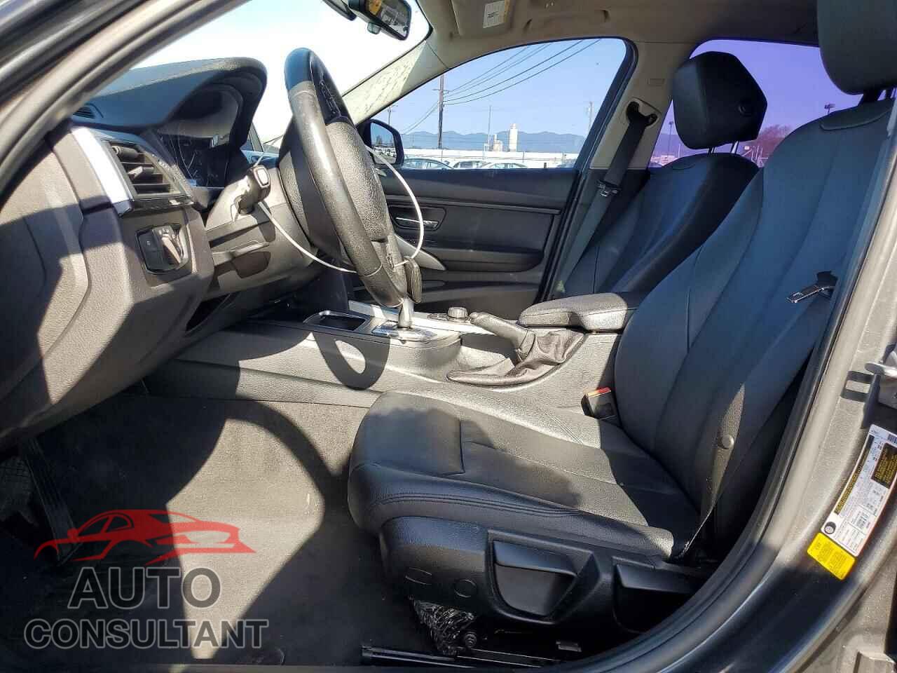 BMW 3 SERIES 2017 - WBA8A9C51HK620283
