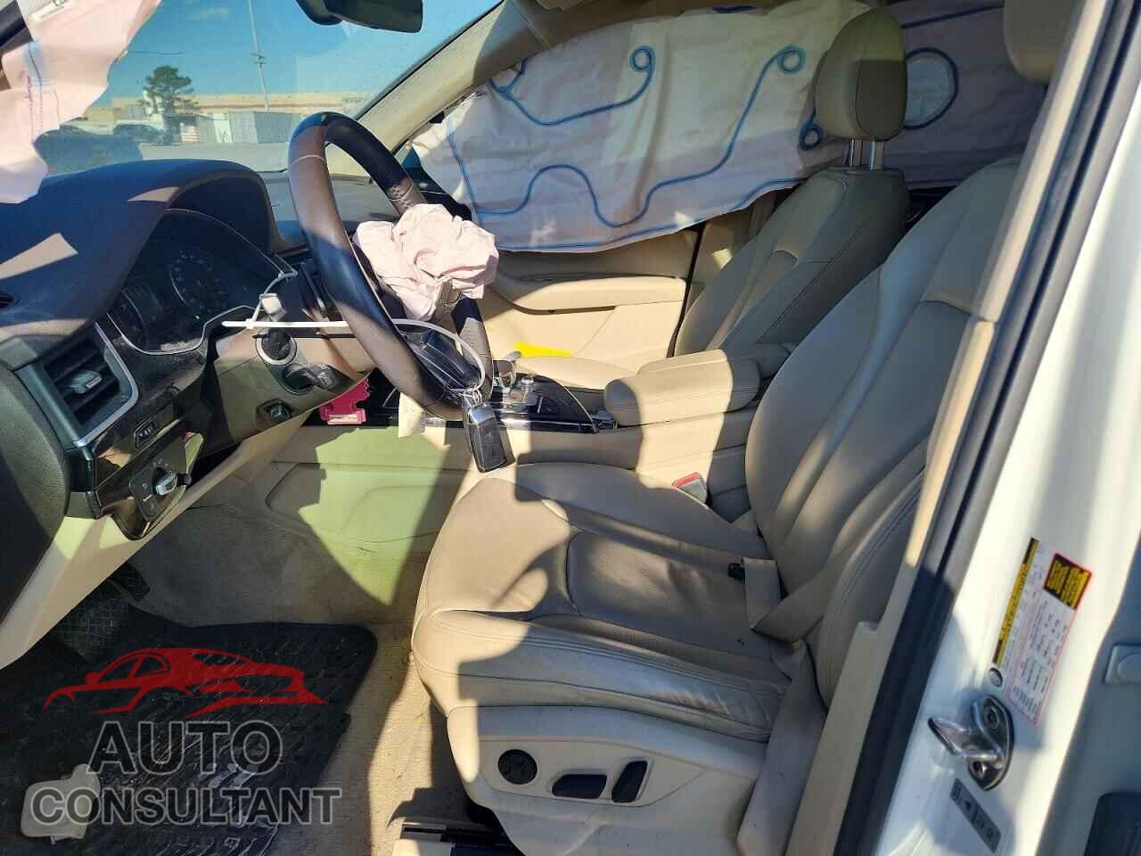 AUDI Q7 2019 - WA1AAAF70KD025191