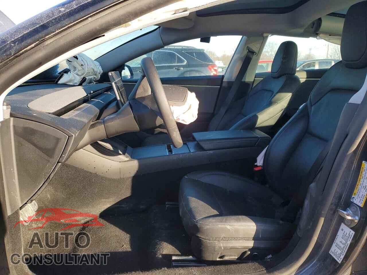 TESLA MODEL 3 2025 - 5YJ3E1EA3SF025324