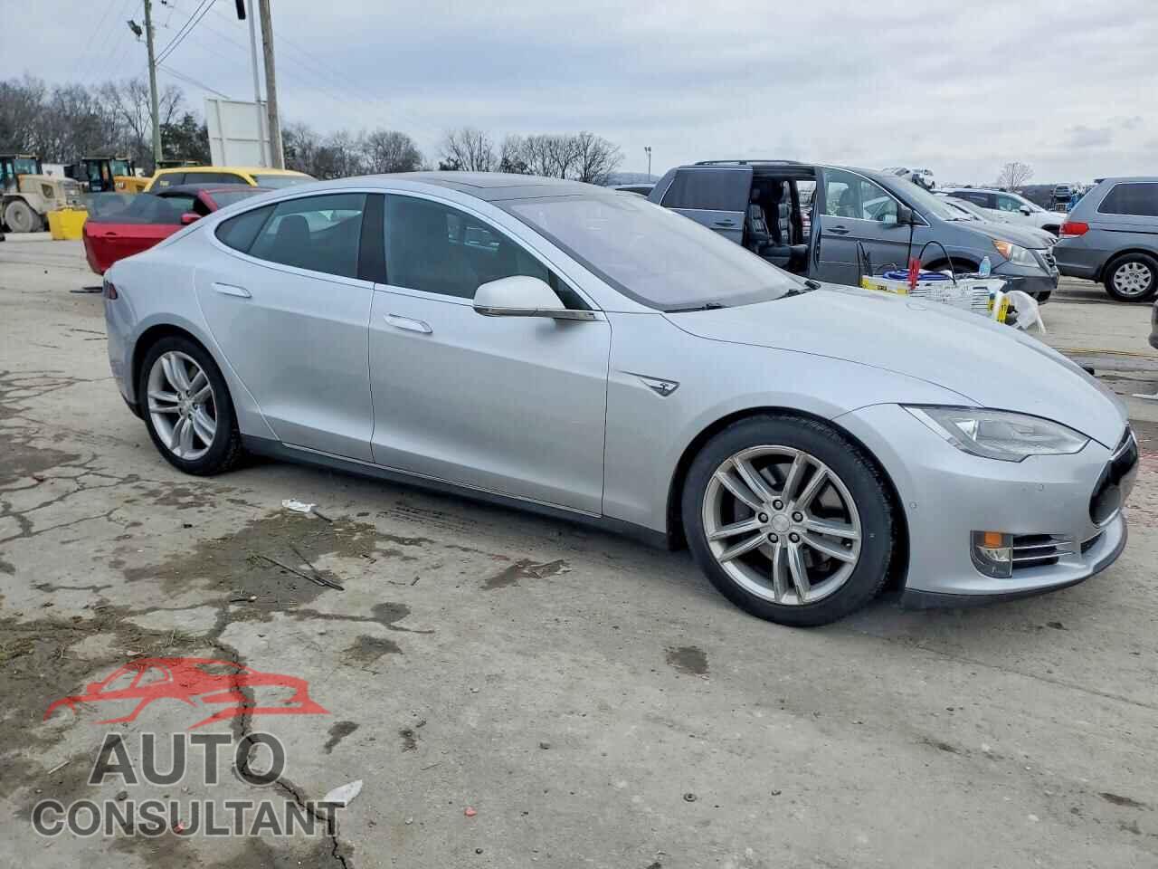 TESLA MODEL S 2015 - 5YJSA1E21FF118879