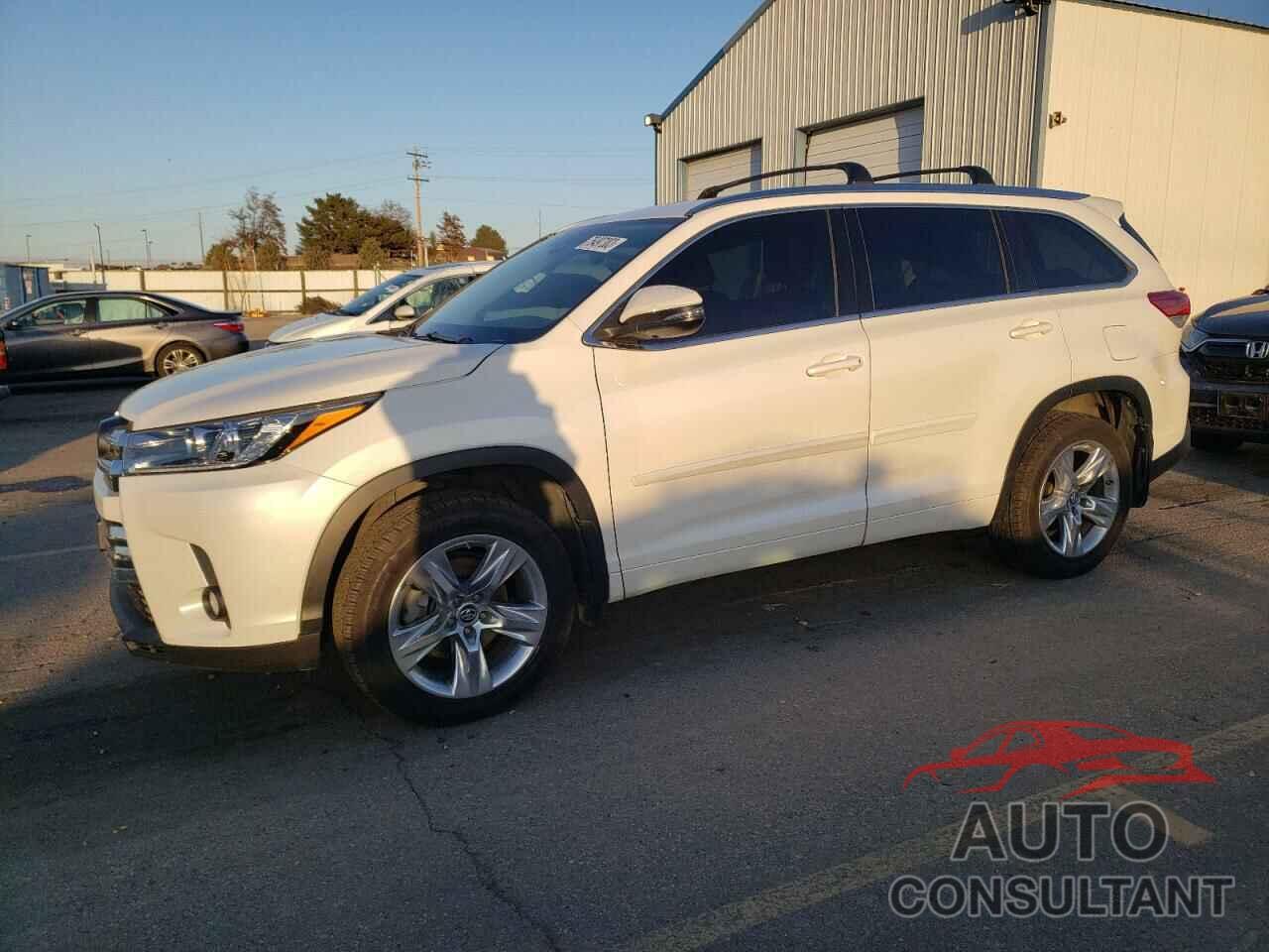 TOYOTA HIGHLANDER 2018 - 5TDDZRFH4JS907793