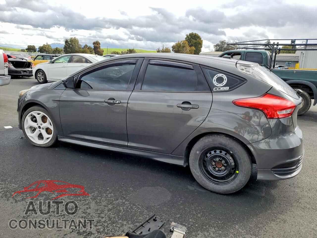 FORD FOCUS 2015 - 1FADP3L99FL349468