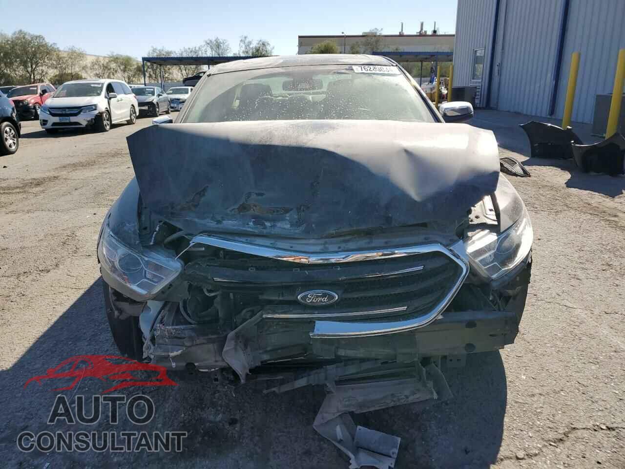 FORD TAURUS 2018 - 1FAHP2F82JG110313