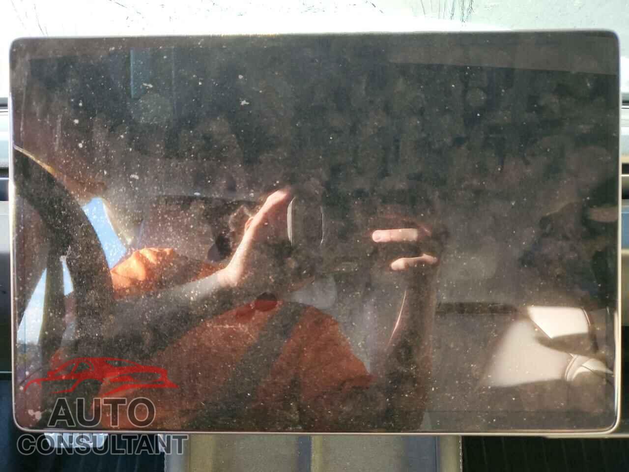 TESLA MODEL 3 2024 - 5YJ3E1ET2RF758458