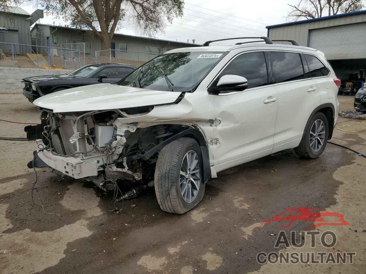 TOYOTA HIGHLANDER 2018 - 5TDJZRFH8JS558530