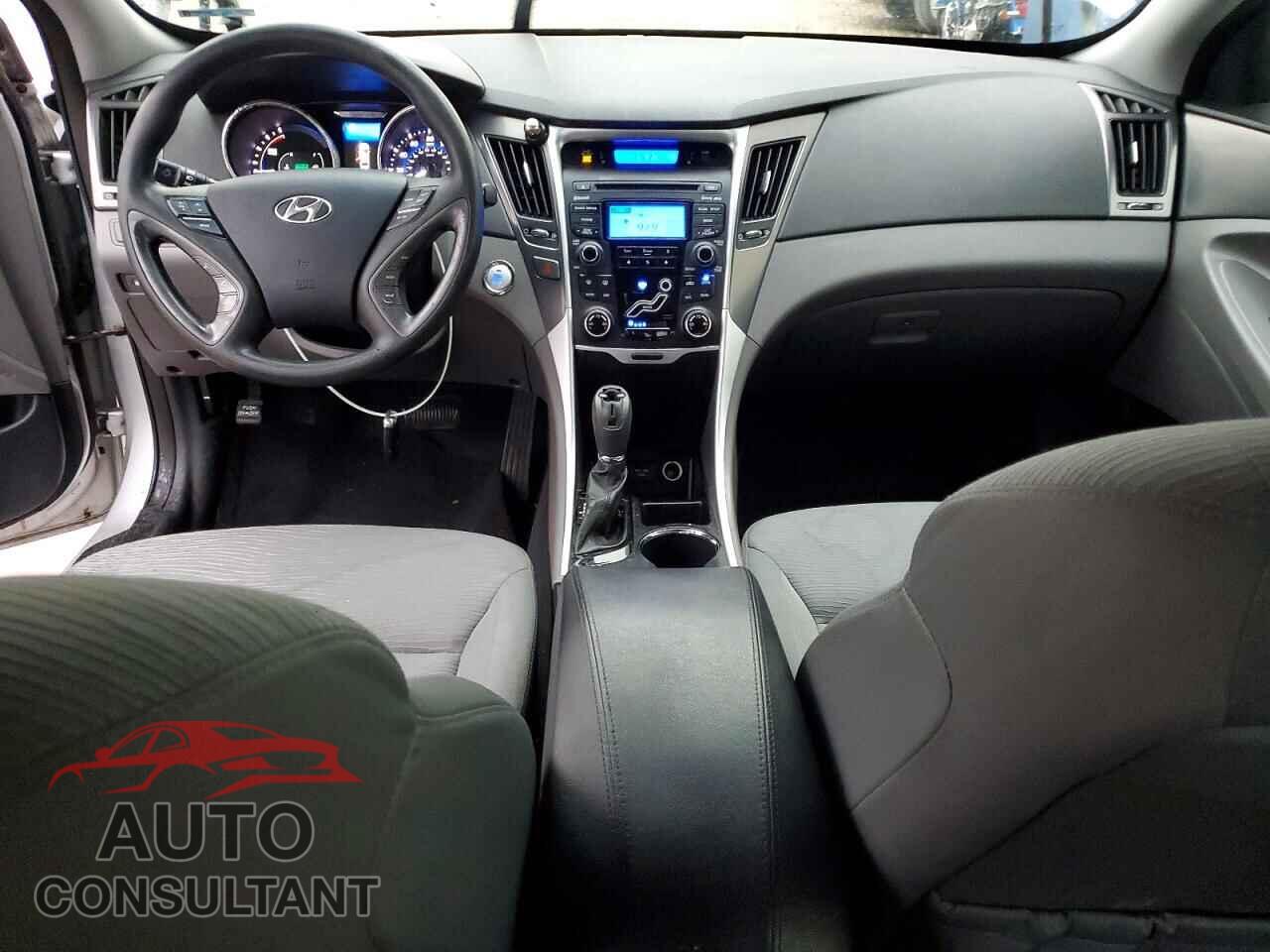HYUNDAI SONATA 2013 - KMHEC4A41DA066154