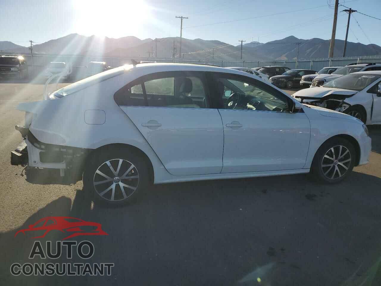 VOLKSWAGEN JETTA 2018 - 3VWDB7AJ2JM216732