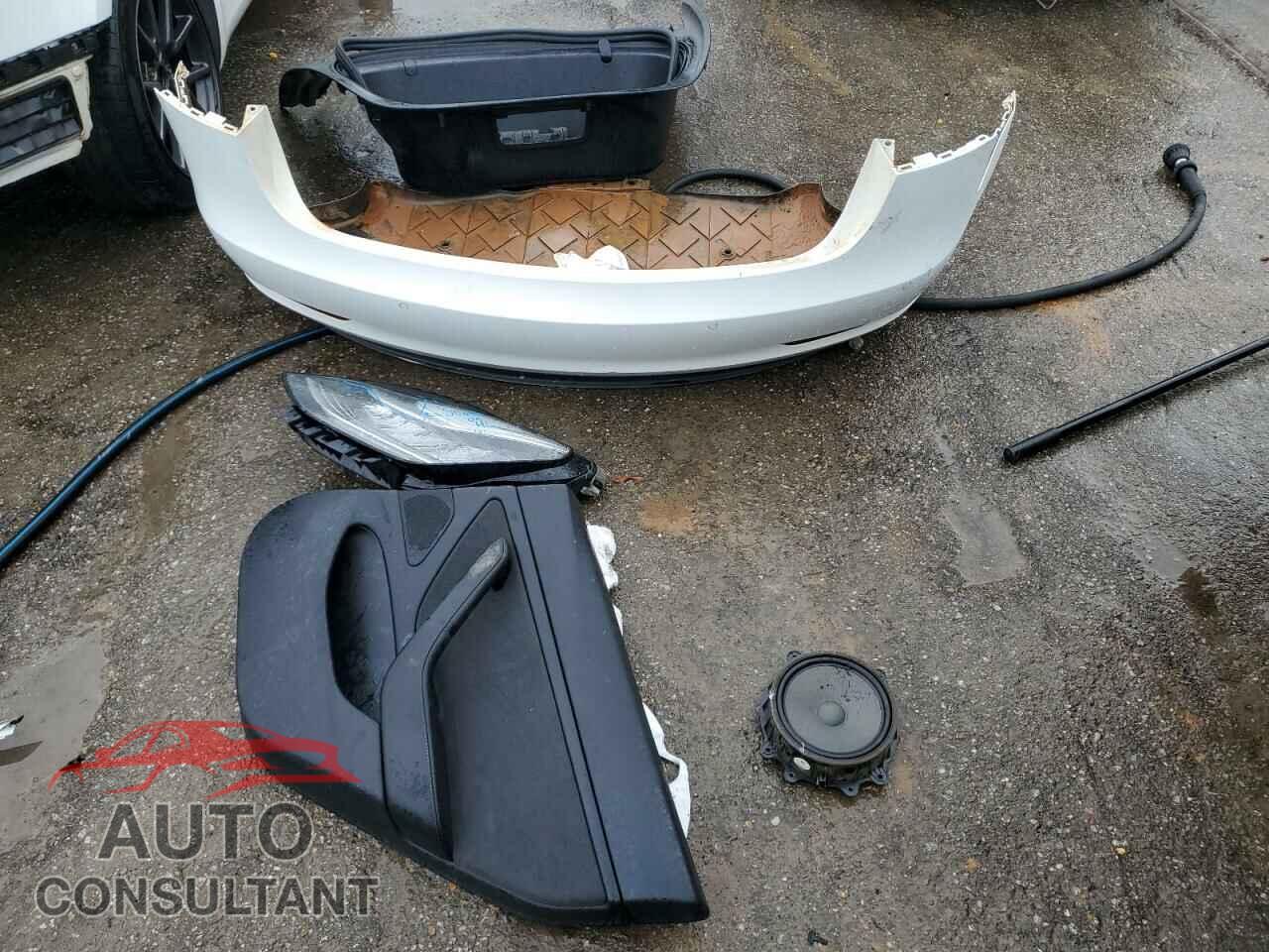 TESLA MODEL 3 2019 - 5YJ3E1EB4KF493670