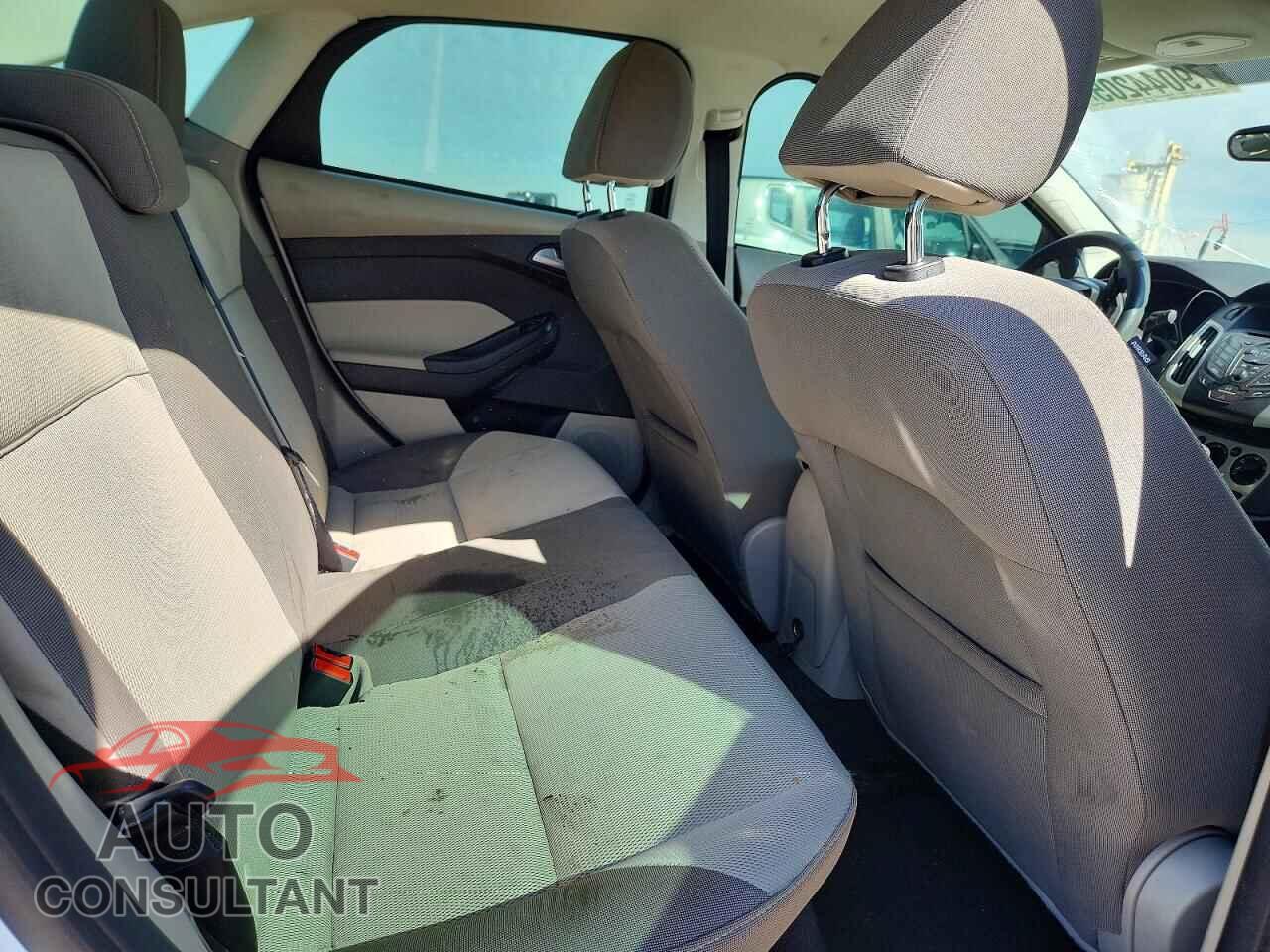 FORD FOCUS 2014 - 1FADP3F22EL412892