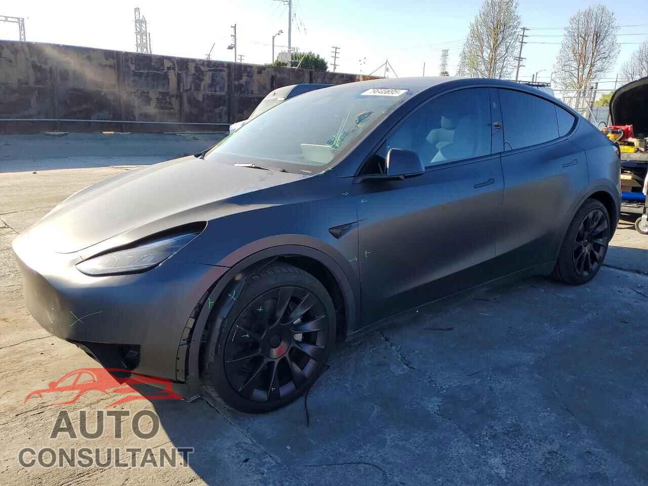 TESLA MODEL Y 2024 - 7SAYGAEE3RF034377