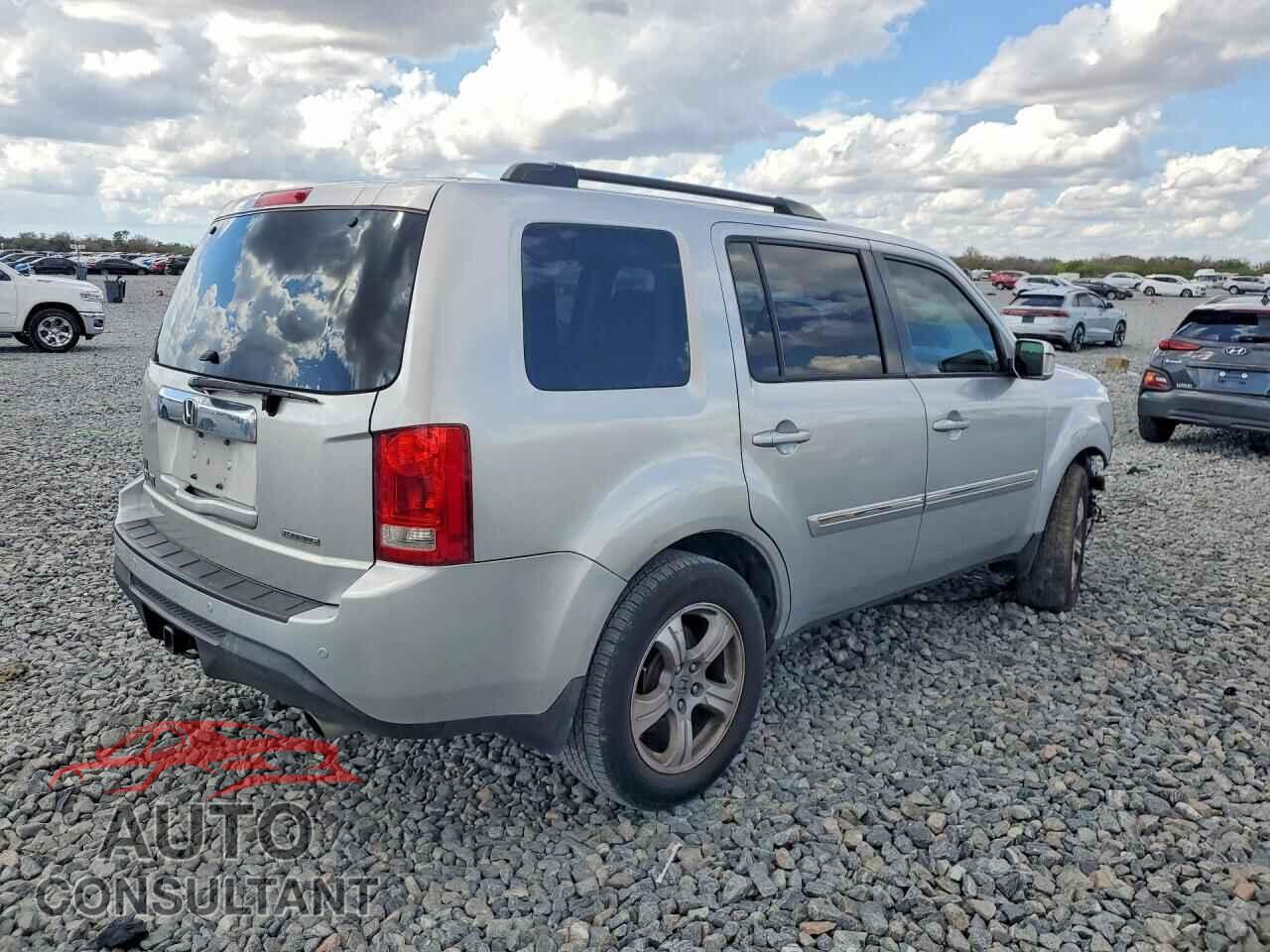 HONDA PILOT 2015 - 5FNYF3H93FB001398